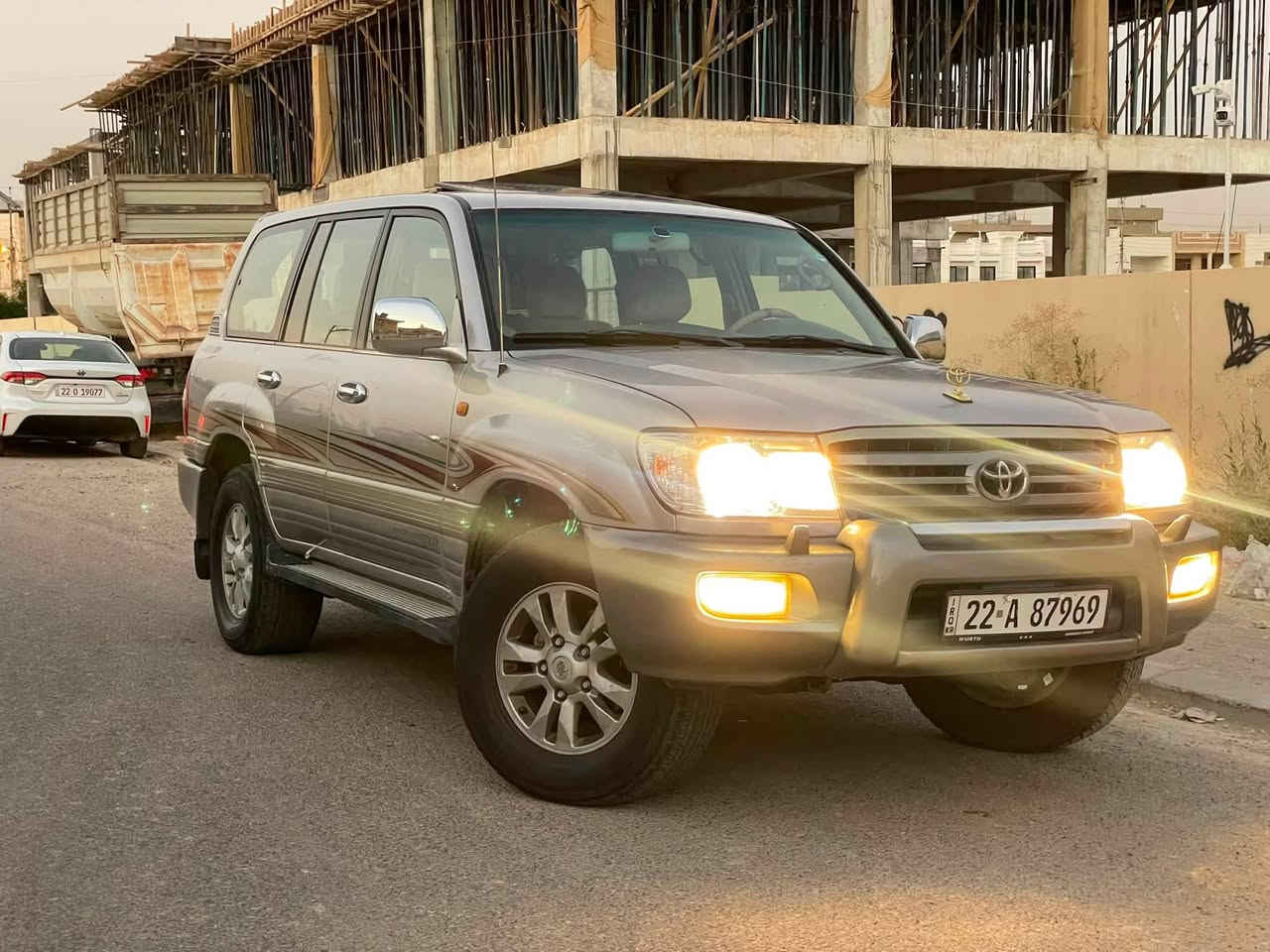 LAND GRUISER 2004(GXR)
بص قطعتين و نص صبغ 
بدون دواخل ارباك كلها سليمة
فحس و هزه و سنوبة جديد تحويل و غرامة شرط
گبر و مكرك شرط 
سيارة بص بنزين دبل تانكي—-كير توماتيك
سيارة فول مصفات (ثلاجة-سلايد-شاشة ئايباد-جام كهربائي-تبريد مركزية—كامرة وراء-حساس-دفع رباعي).  ٦ سلند
ماشيء ٤٧٩ كم الف
سيارة سيرفس عام قبل اسبوع-
بدون نقص سيارة جاهزة
السونر مرفق مع صورة 
سعر ١٦٧$
اربيل——واتس اب موجود ***********

