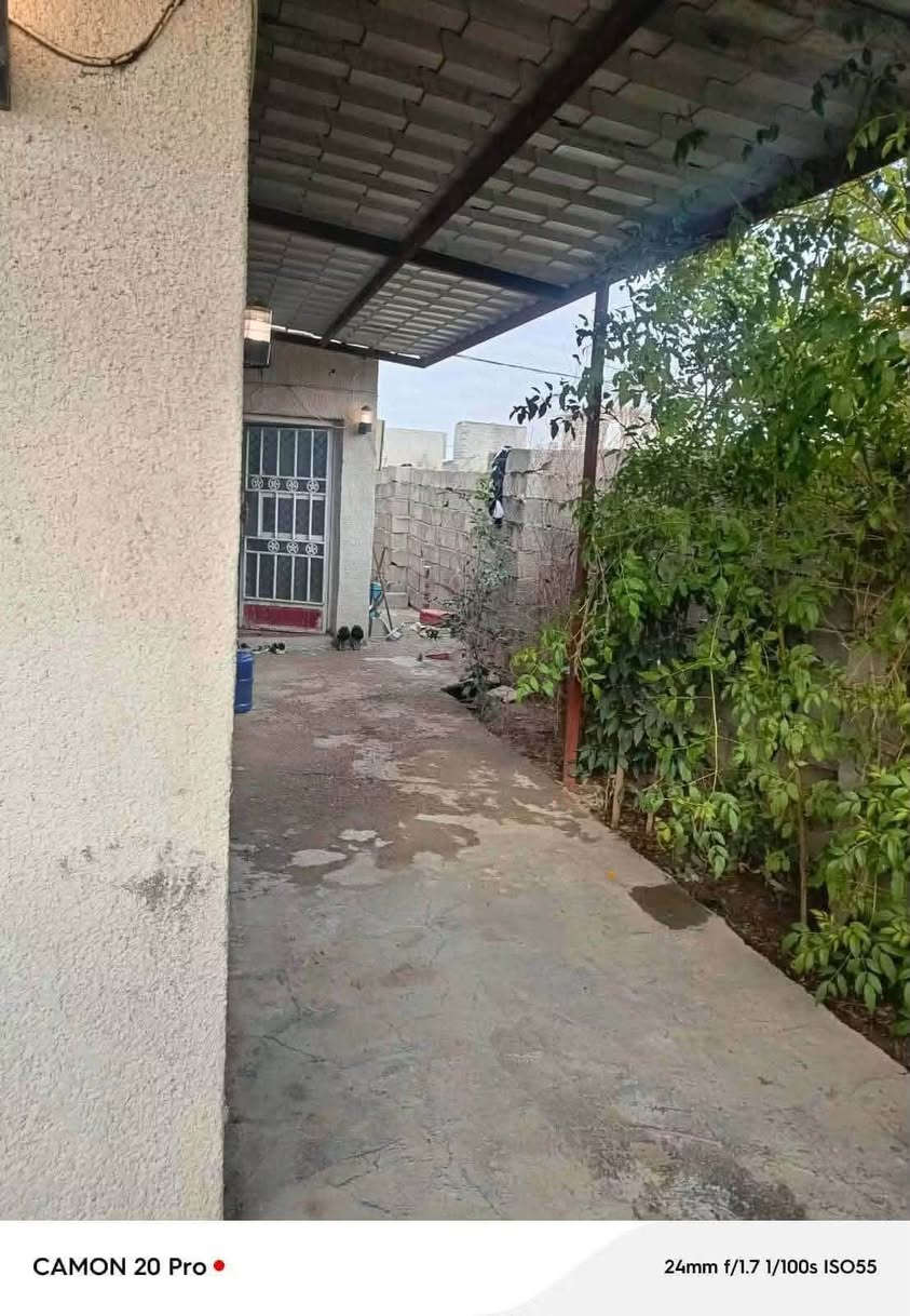 دار سكن طابو زراعي في ( حي الأمير الثاني الملحق )
بلقرب من بيت ( عماد مطشر ابو علي )

مساحة ٣٢٥ م -(( وجه على الطابو شارع ١٢ م طابو ))
بناء بلوك - سقف عكادة - ٢ غرف نوم 
ماء - كهرباء -(( امامه متنزه + روضة / في المخطط ))

ملاحظة :- ( البيت وجه شارع وخلف لبيت شارع )

(امامه شارع ١٢ م طابو -خلف البيت شارع ٨ م زراعي)

(( تفاصيل كما موضح في الفيديو ))

للاستفسار مراجعة مكتب غازي للعقار   
واسط - الزبيدية - قرب أفران المائدة  *********** 
***********
