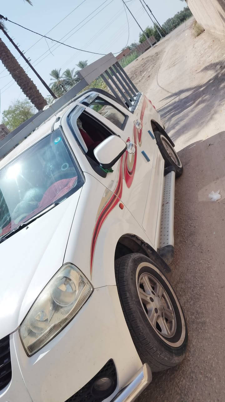 كريت وول موديل ١٤ رقم انكليزي  استخدام شخصي وقليل كلش وبأسمي تحويل مباشر كير ومحرك واكسل وبدي كله مكفول كهربائيات وشاشة كلها شغاله وضع الشركة باتري وتايرات جدد وماناقصة برغي مكانها بابل *********** السيارة للجنايه  اتصل وتدلل
