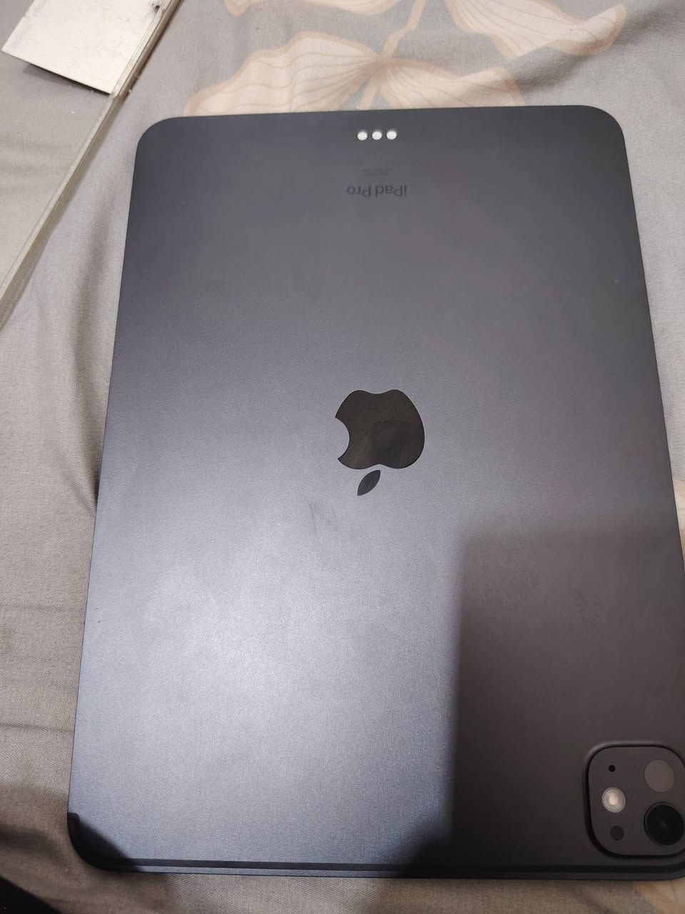 ايباد M4 نضيف كلش كلش بطاريه ١٠٠ مشحون ٦٨ خدش ناعم مابيه فقط كارتونه ماكو ويا ضاعت جهال ضيعوها شاحنه ويا سعر مليون و ١٠٠ مفتوح الخاص  و خابرني *********** مكاني دوانيه مركز

