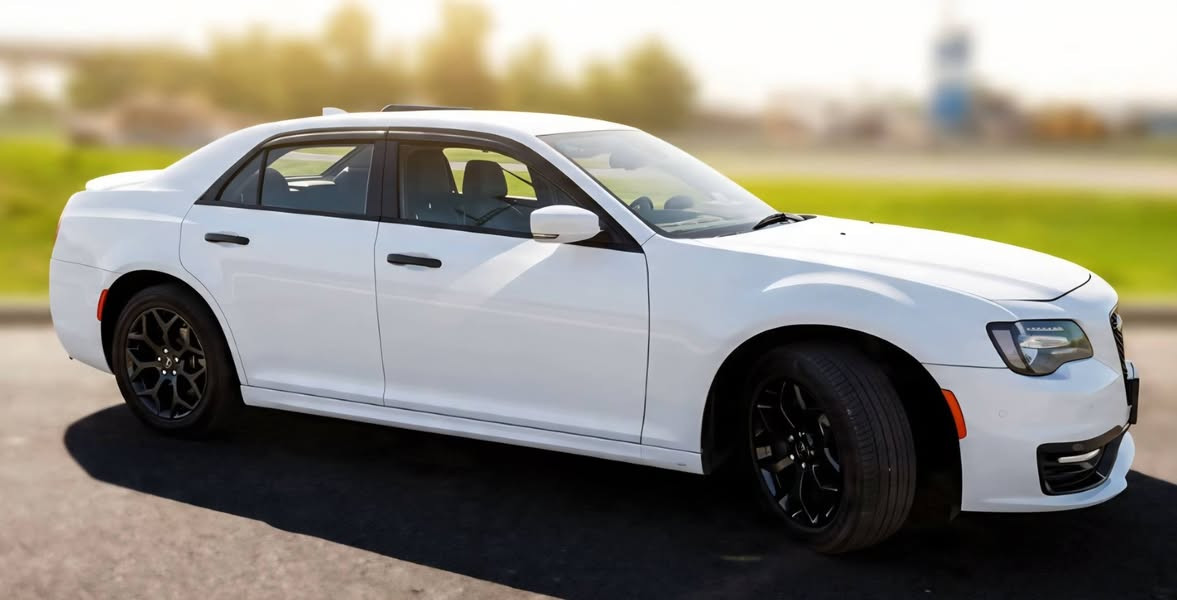 #للبيع #أوباما – كرايسلر C300
   Touring
- موديل 2022
 🚘(دفع رباعي)
🇺🇸 وارد أمريكي
🤍 اللون: أبيض
📍 السيارة موجودة في بغداد/حي الجهاد. 🏁 رقم بغداد الجديد
📏 الممشى: 53,000 كم فقط

المواصفات:

- محرك V6
- دفع رباعي AWD
- فئة Touring
- حساس امامي خلفي.
- السيارة مستخدمة بعناية وحالتها العامة ممتازة

ملاحظة بكل شفافية:
السيارة وارد امريكي  حادث امامي ، والصبغ 3 قطع صبغ ، والحالة الحالية موضحة بالصور.
💰 السعر المطلوب: 240 $  قابل للتفاوض.
📞 للاستفسار والتواصل: [***********]
[***********]
