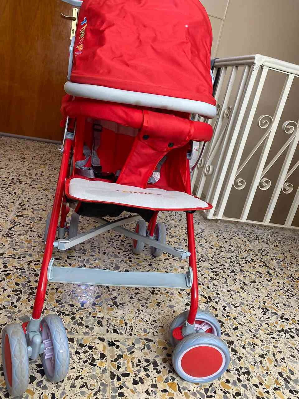 مرحبا بنوتات عندي عربانه اطفال للبيع اشتريتها وبنتي ماقبلت تكعد بيها وبقيت ضامتها ف ماتفيدني تصير للجلوس والنوم وتتطبك  اشتريتها ب٧٥ ابيعها بسعر جدا مناسب مثل ماتشوفون جدا نظيفه 🤍🤍 للاستفسار خاص
مكان رمادي حي الضباط
