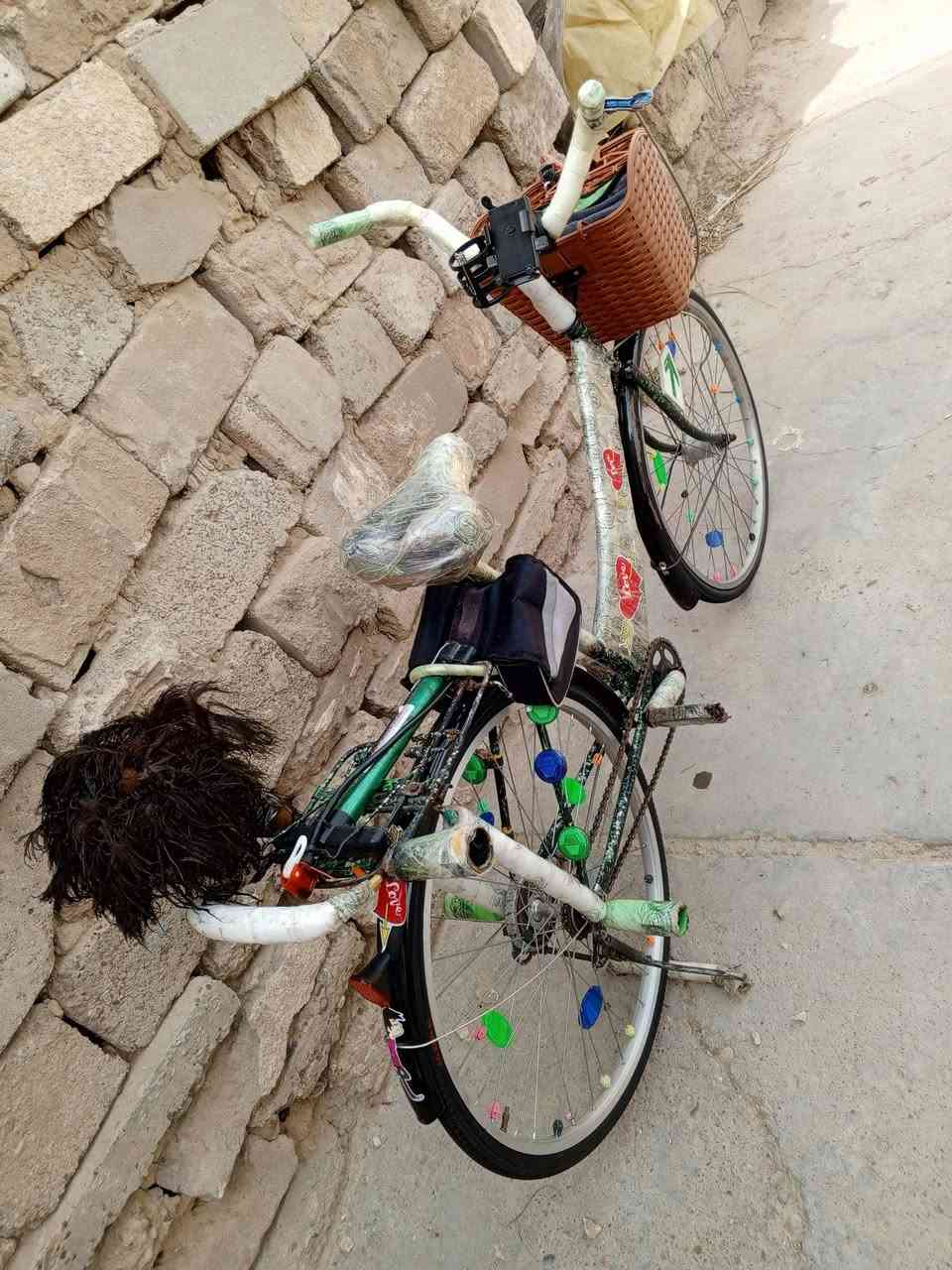 السلام عليكم بايسكل بناتي البيع نضيف نقصه بس جوب الكدام وبايدر السعر 100 بكاني بغداد بلزعفرانيه ***********
