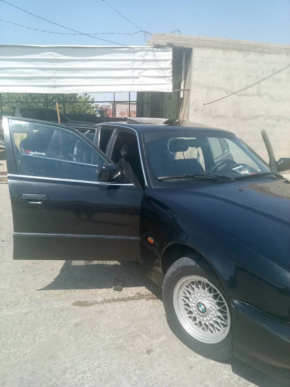 ---
*للبيع BMW فئة خامسة موديل1990
نوع السياره 553
السيارة كلش نظيفة ومصروف عليها

✅ محرك جديد كفالة 
✅ كير جديد اوتوماتيك كفالة
✅ كهربائيات كلها مصلحة - عداد سرعة شغال - عداد بانزين شغال
✅ تبريد ثلج

✅ سنوية جديدة

السيارة جاهزة ما تحتاج اي مصرف، بس درايف

السعر: 55 ورقة وبيها مجال بسيط للشراي
العنوان: ديالى الغالص
للاستفسار: [***********]

الشراي يتصل بس، جماعة الـ 40 ورقة لا يحرجونا رجاءاً.
---
