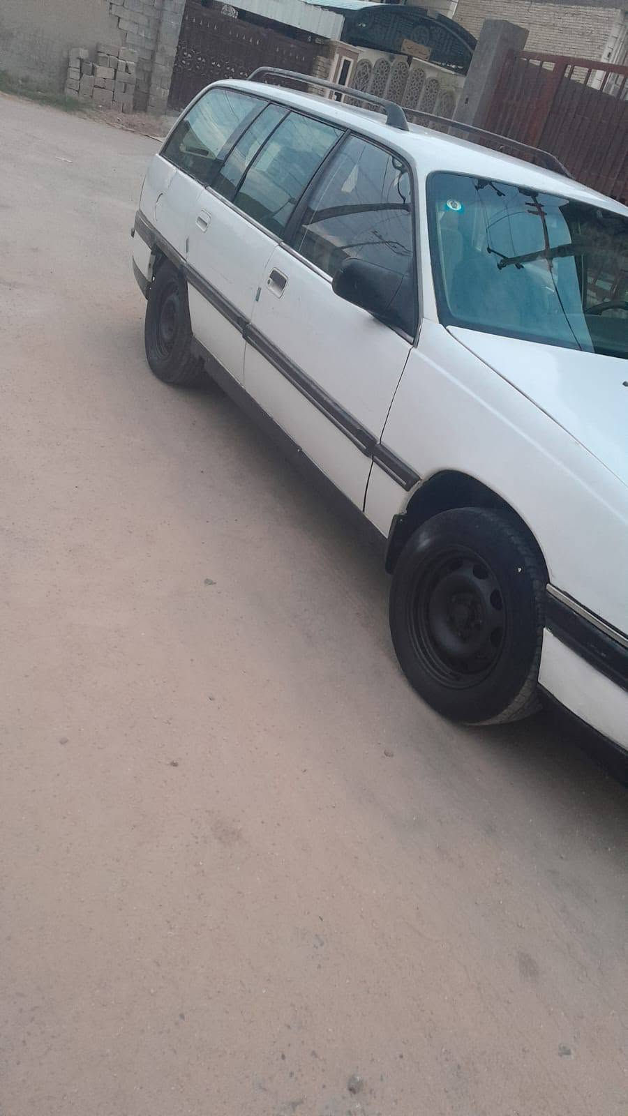 اوبل اوميكا استيشن موديل ٩٠محرك ٢٠٠٠كيراوتماتيك تخم تاير جديد رقم انبارانكليزي جديدتحويل مباشر سنويه لسنه ٣١ تجديدها سعرها٣٢بيها مجال***********

