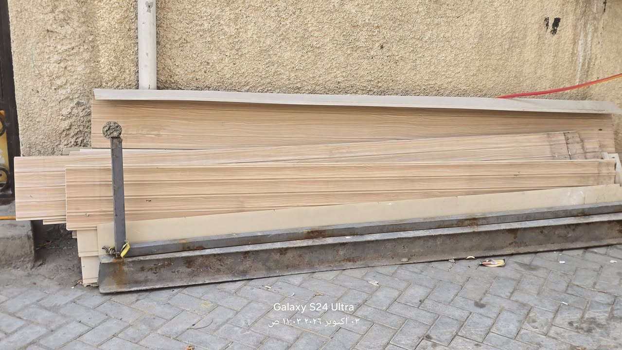 السلام عليكم عندي سقف ثانوي وجداريات تغليف مستعمل التركي الاصلي يغطي مساحه خمسه في خمسه مربع اي شخص محتاج يغلف مطبخ مكان صغير تفيده نظيفات بسعر ١٠٠ الف مدينة الصدر  اتصال ع الرقم  ***********

