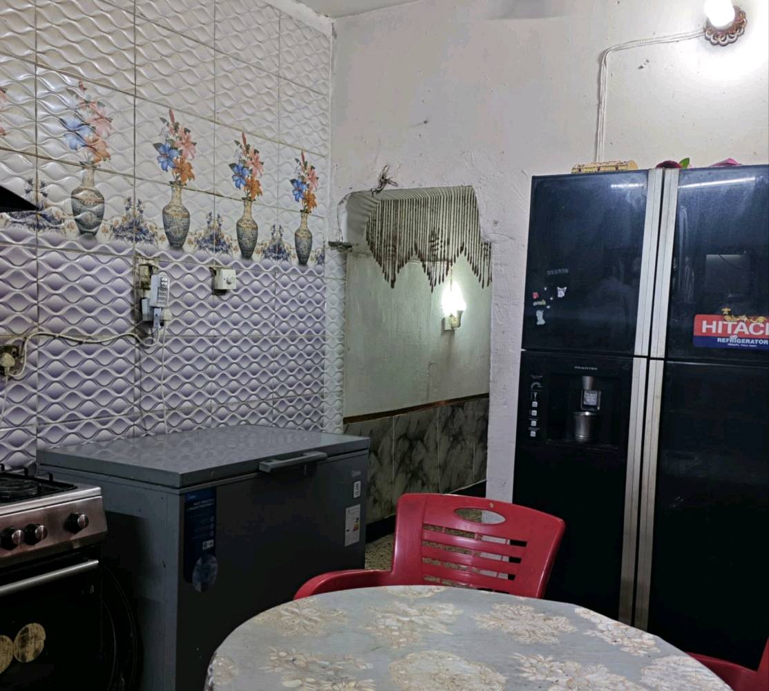 السلام عليكم 
متوفر بيت للبيع طابو صرف مساحته 80 متر  بغداد الشرطة الخامسه يتكون من طرمة وهول كبير ومطبخ وترك وصحيات والطابق الثاني غرفة نوم وبالكونة وسطحين سعره جدا مناسب للاستفسار يرجى الاتصال على هاي الارقام 
‏‪***********‬‏
‏‪***********‬‏