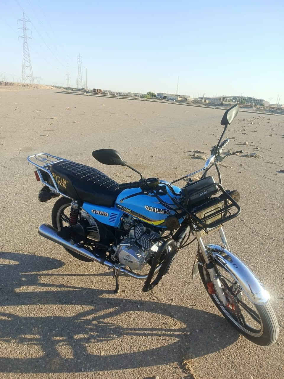 سلام عليكم  دراجه البيع تايرات جديد محرك مبدل بستم وبوش  باتري جديد بك شغال كهرابايات شقاله مكان الموطور صلاح الدين بيجي رقم ***********

