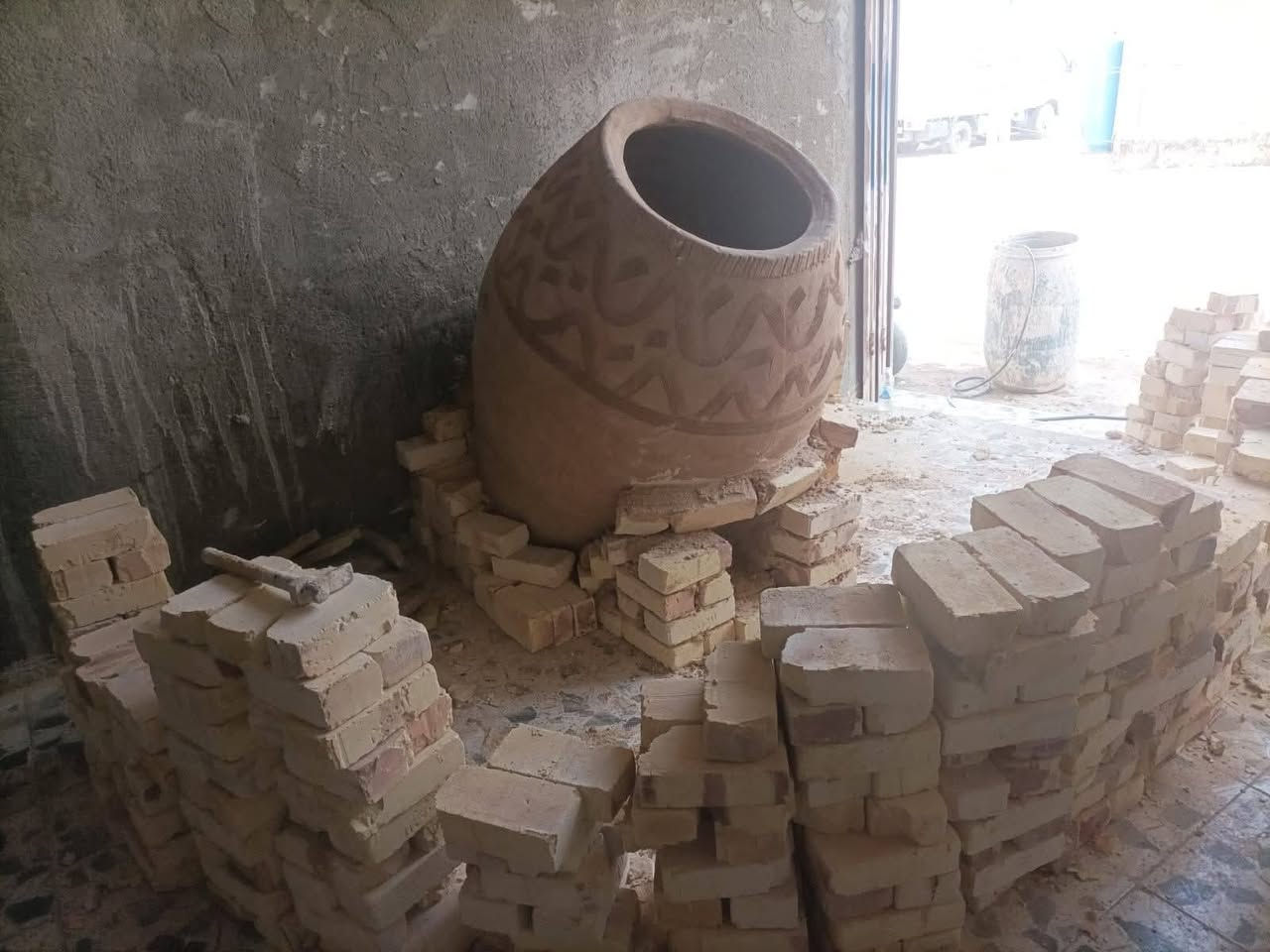 معمل ابو علي لبناء وتنصيب التنانير المطاعم والمخابز وتنانير المندي بأنسب الاسعار يوجد توصيل لكافة المحافظات الاستفسار الاتصال*********** الواتساب***********

نص مكتوب في الصور:
- معمل ابو علي الكواز لبناء وتنصيب التنانير المطاعم والمخابز وبناء افران الصمون تنور حجري كبير تنانير مزدوجة تنانير للمطاعم تنور متطور تنانير بأحجام مختلفة تنور صمون جميع أنواع التنانير جودة عالية في العمل أفضل أنواع التنانير بكافة الأحجام أسعار مناسبة يوجد توصيل لكافة المحافظات الاستفسار رقم الواتساب *********** الاتصال *********** معمل ابو علي الكواز.. الاختيار الأفضل لجودة تدوم