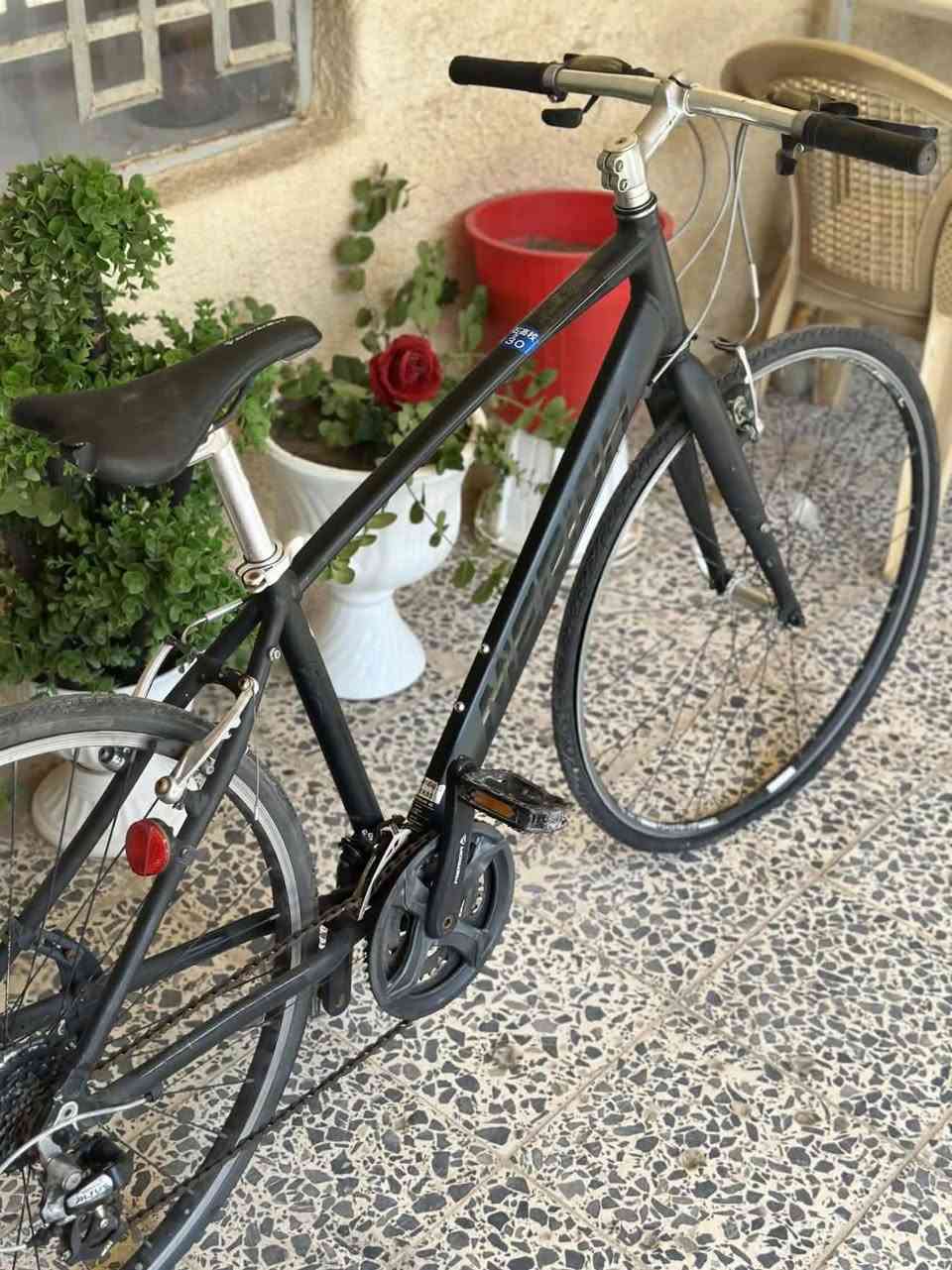 السلام عليكم  كباتن
الغوالي 
متاح دراجة ترحال c700 ماركة ميردا🖤
الدراجه كامله مابيها نقص👌🏻
قياس m-L📏
كلها مختمه ميردا✨
سستم شيمانو التوس ٣*٨💕
صينيه ماركة ميردا 
تايرات ماركة ميردا
سرج ماركة ميردا
قبضات ماركة ميردا
الدراجة كامله مابيها اي نقص 
سعرها 230 وبيها مجال 
للاستفسار مراسلة الصفحه او الاتصال على الرقم:
***********
