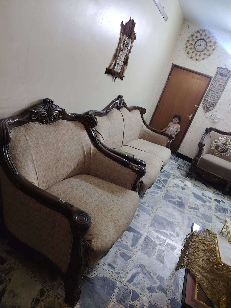تخم عشر مقاعد ثقيل حجم كبير خشب الأصلي المصري  سعر ٣٠٠الف مكاني الشعب شارع الأسواق للاتصال ***********
