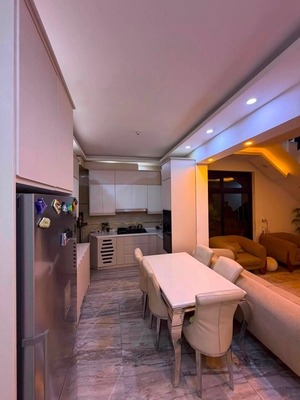 �✨ للإيجار في السيدية – بيت راقي ومميز ✨🏡
🌟 بيت بمساحة 150م
🛏️ يتكون من:
✅ 4 غرف نوم
✅ صالة واسعة
✅ مطبخ مرتب
✅ خدمات متكاملة

🔥 مؤثث بالكامل (أثاث زيرو)
⚡ كهرباء مجانية
☀️ منظومة طاقة شمسية
🏠 البيت جديد ونظيف
🎙️ نظام أليكسا للتحكم بالصوت

💰 السعر: 2,500,000 دينار فقط

📞 للاستفسار والحجز
📱***********
ارام للاستثماروالتطوير العقاري 

✨ راحتك تبدأ من هنا… بيتك الذكي بانتظارك

