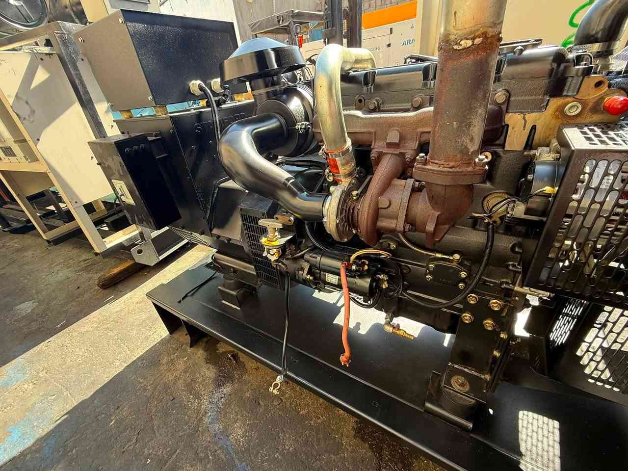 السلام عليكم
بيركنز 88kva بريطاني 
ساعات العمل اقل 1000ساعه  
نظام اوتو حمايه فول اوتماتيك
وضع بلاد شركة  
أربيل صناعه جنوبيه 
نظام اوتو حمايه فول اوتماتيك
وضع بلاد شركة  
🚚يوجد توصيل الى جميع المحافظات وبضمان🚚
🚚كياندن هةية بو هةموو شاركان بةكرينتى🚚
 للاستفسار:
 ابو علي 
***********
***********
***********
