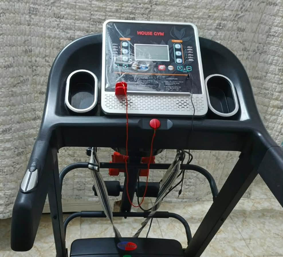 🏃‍♀️ جهاز جري كهربائي House Gym T600A للبيع

جهاز جري منزلي House Gym T600A بحالة جيدة ونظيف، استخدام منزلي.

✨ المواصفات:

* سرعة قابلة للتعديل.
* خاصية الميلان Incline.
* شاشة إلكترونية تعرض السرعة، الوقت، المسافة والسعرات.
* مفتاح أمان.
* مناسب للمشي والجري والرياضة المنزلية.
* يحتوي على ملحقات رياضية جانبية كما موضح بالصور.
* الجهاز يعمل بصورة جيدة.

السعر / 350 
العنوان / بغداد
موبايل / ***********
