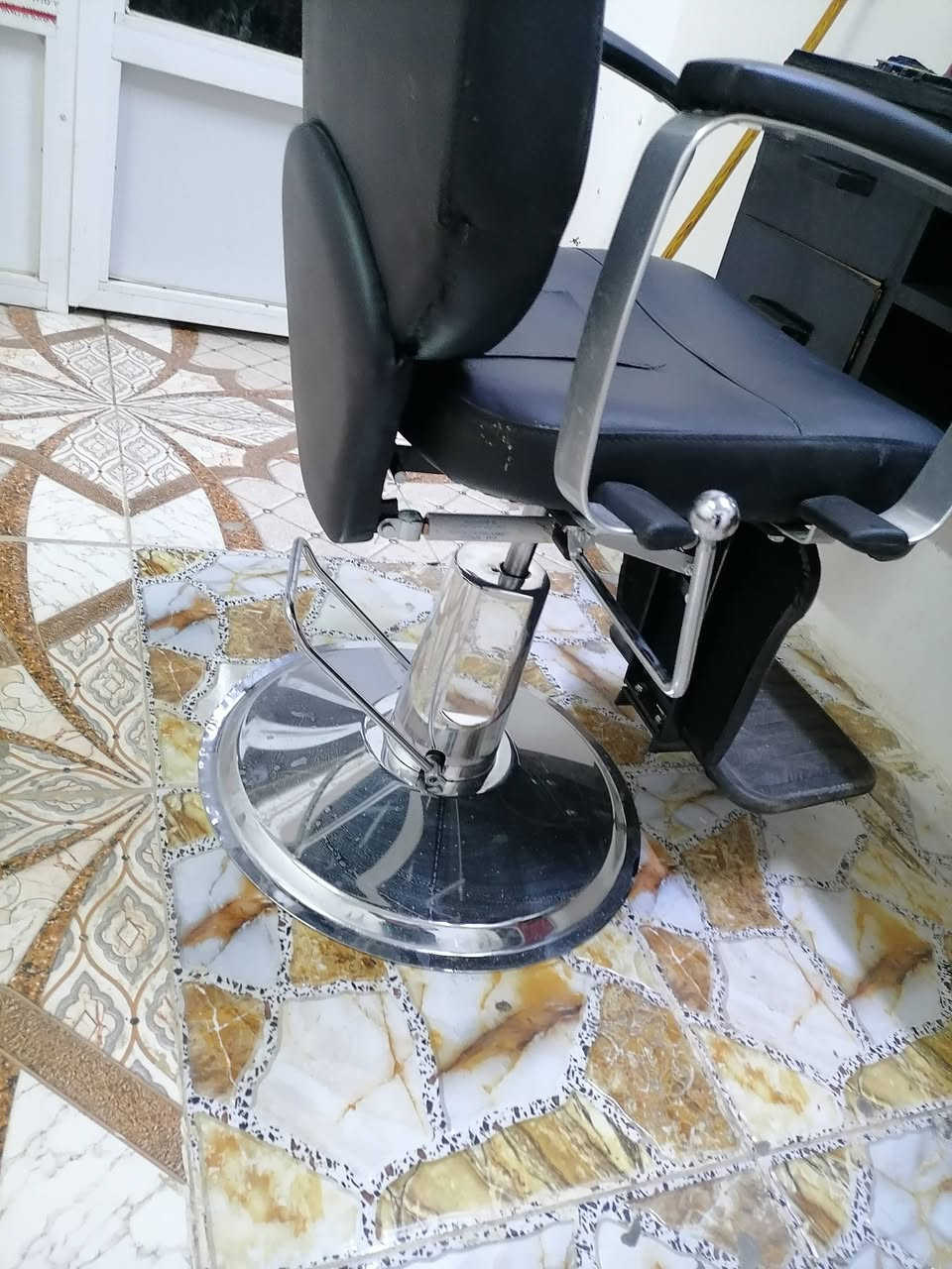 كرسي حلاقه البيع سعر 210 عنواني البصره ابي الخصيب رقم *********** توصل وتساب  كرسي نضافه ٩٠ بلميه
