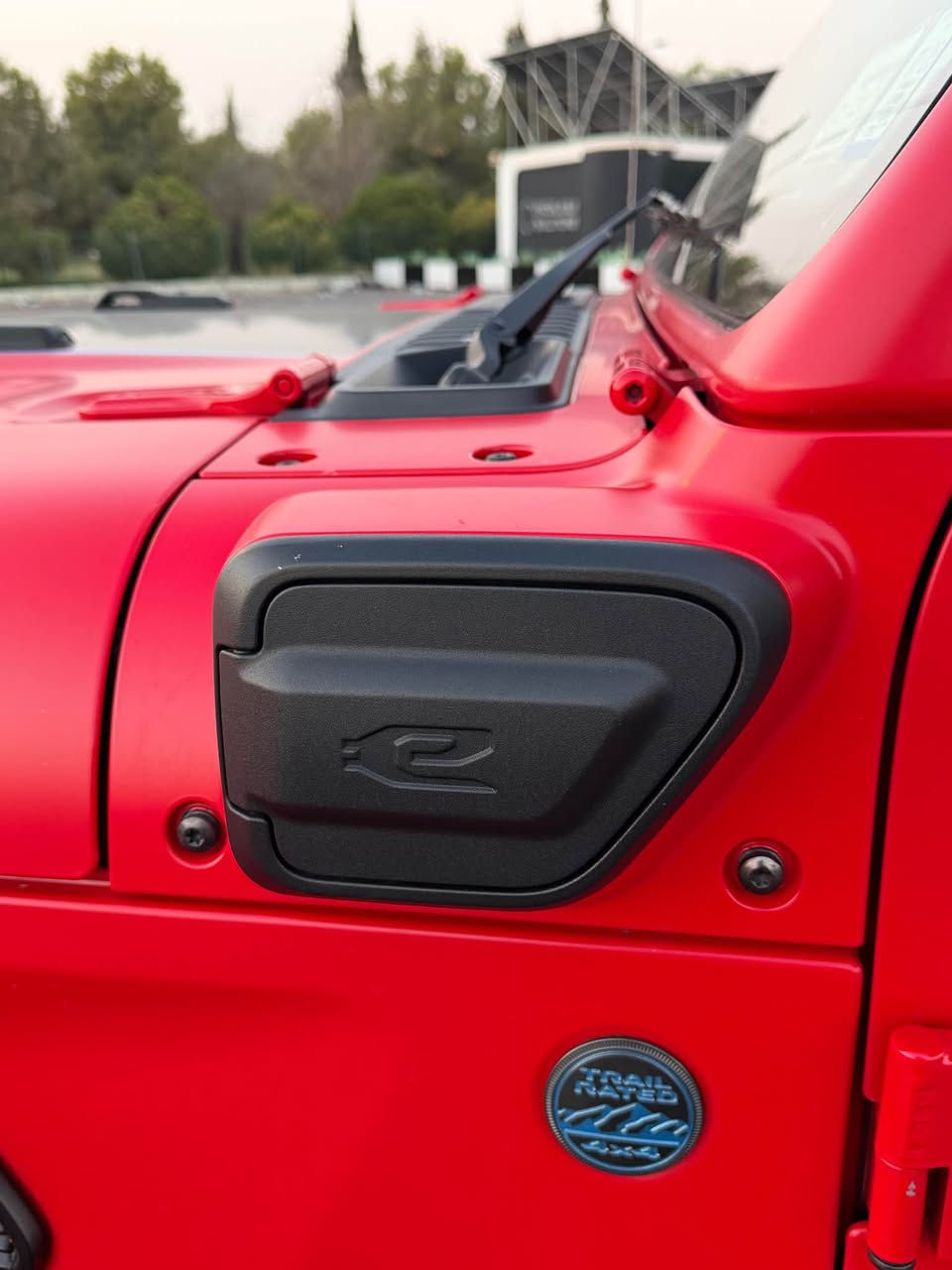 Jeep ranglar robecon2023
سیارەکە کلینە
مواسەفات رۆبیکۆنە
پلەگئین هایبریدە واتا بەنزین هایبرید کارەبای
دیفلۆکە 
تایەی باجای ئەمریکیم بۆ بەستاوە 
پیپی ئیفی ماتم کردوە زەمانی ١٠ سالی
٦٠ هەزار رۆشتوە 
هەمو سیرفسەکم لە شەریکەی تۆتاشی بۆ کردوە
سیارەکە هەتا بلی جوانە هیچ شوختو چالی نیە وەک ئەوەی تازە لەشەریکە بینە دەری ئەوهایە 
تکایە ئەگەر موشتەری نی تیل مەکە 
گۆرینەوەش دەکم بە شتیک بەدلم بیت
*********** أربيل, العراق
