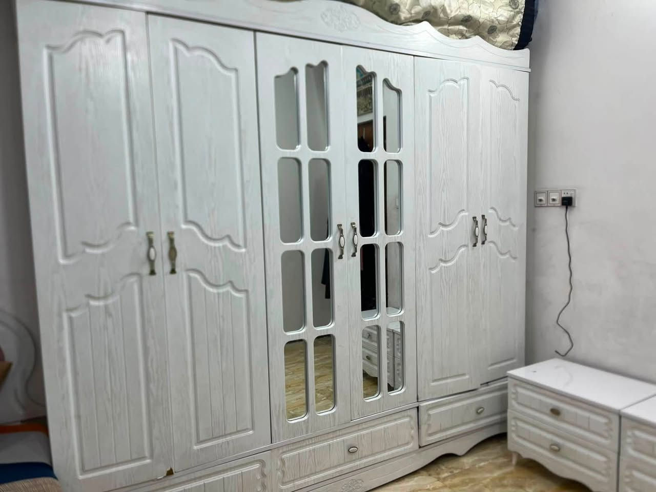 السلام عليكم عندي غرفه نوم للبيع مكاني بغداد قريب جامع النداء لاتصال ***********
325
