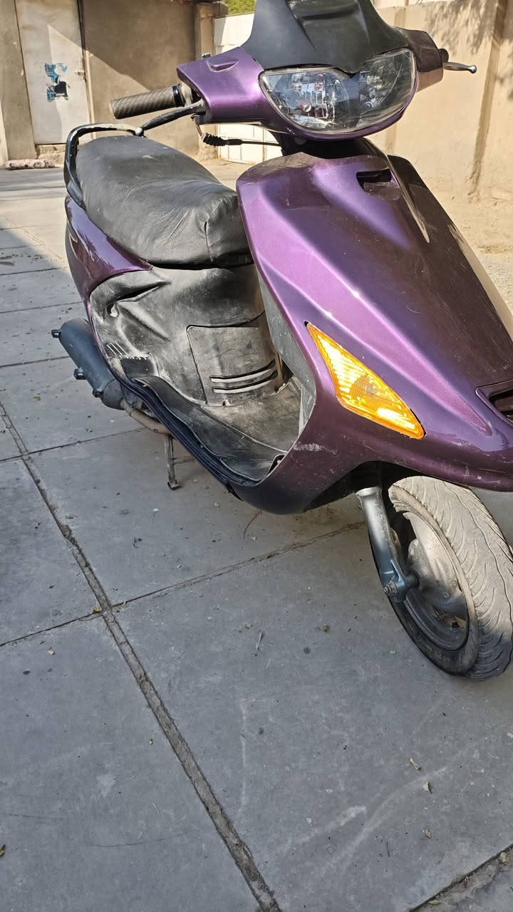 السلام عليكم
فراشه فحل للبيع 
دبلات امامي جدد 
كفرات نضيفات جدد
اشاير و لايت جدد
دهن جديد
دراجه تأخذه وين ميعجبك تطلع بيه 
لا تنقيص ولا تبخير و لا تنقيط دهن
سعره ٤٥٠ 
عنواني الديوانية الدغاره 
***********
