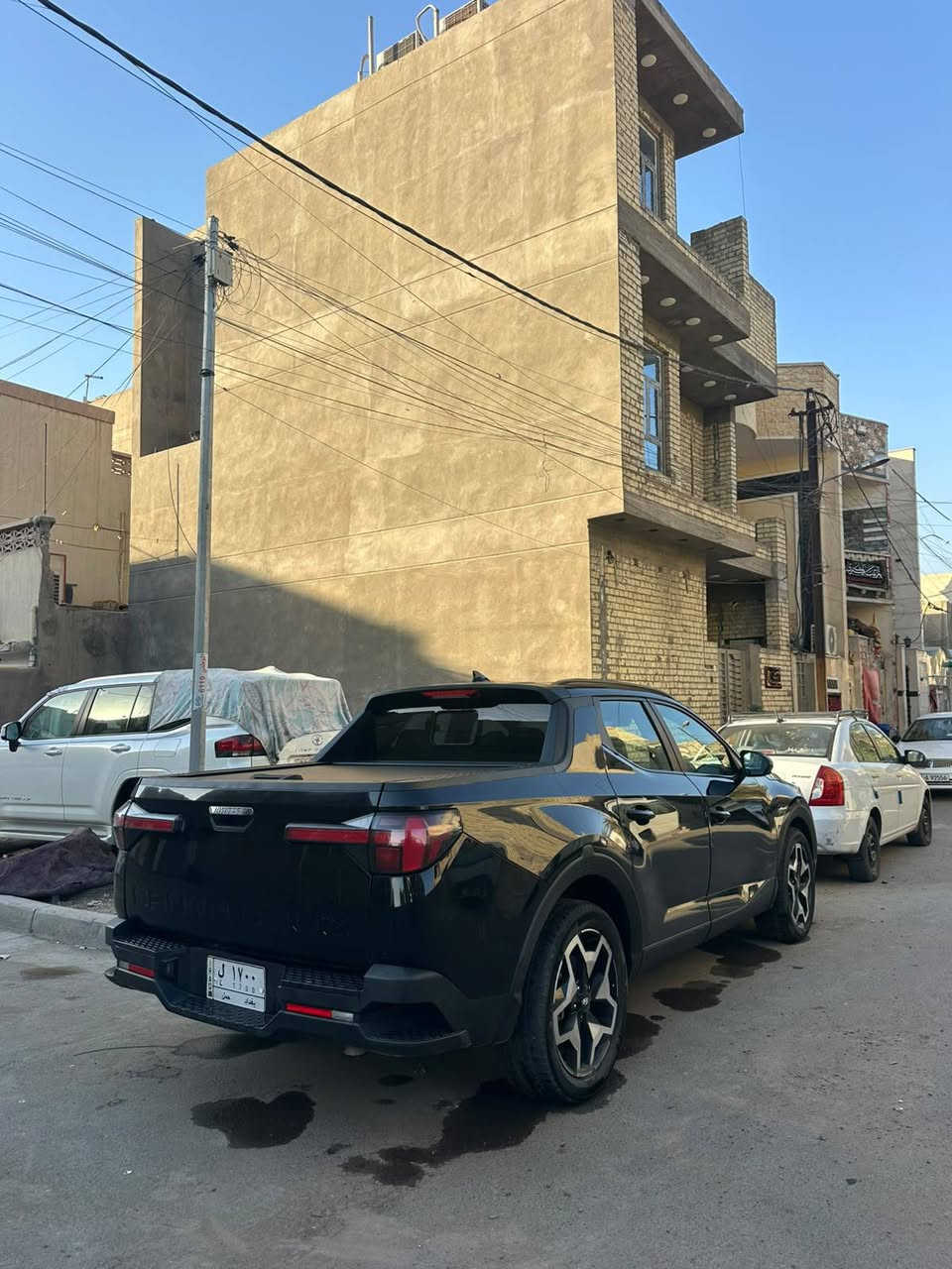 السلام عليكم و رحمة الله و بركاتة اخواني الاعزاء السيارة للبيع نوع السيارة سانتا كروز موديل 2022 وارد امريكي داخلة كلين و اهنا انضرب و صور الحادث موجودة السيارة فول فول فول مواصفات رادارات اشارة بالمري كامرات 360 درجة حجم المكينة 2500 توربو لايت زنون باب الصندوك كهرباء كشنات تدفئة تبريد استرين تدفئة و باقي الموصفات موجودة بيه بحيث ما تخلص المواصفات البيه 
سعر السيارة 20.000الف دولار يعني شدتين و بيه مجال 
العنوان الطالبية 
رقم الموبايل/ ***********
رقم الموبايل الثاني/ ***********
