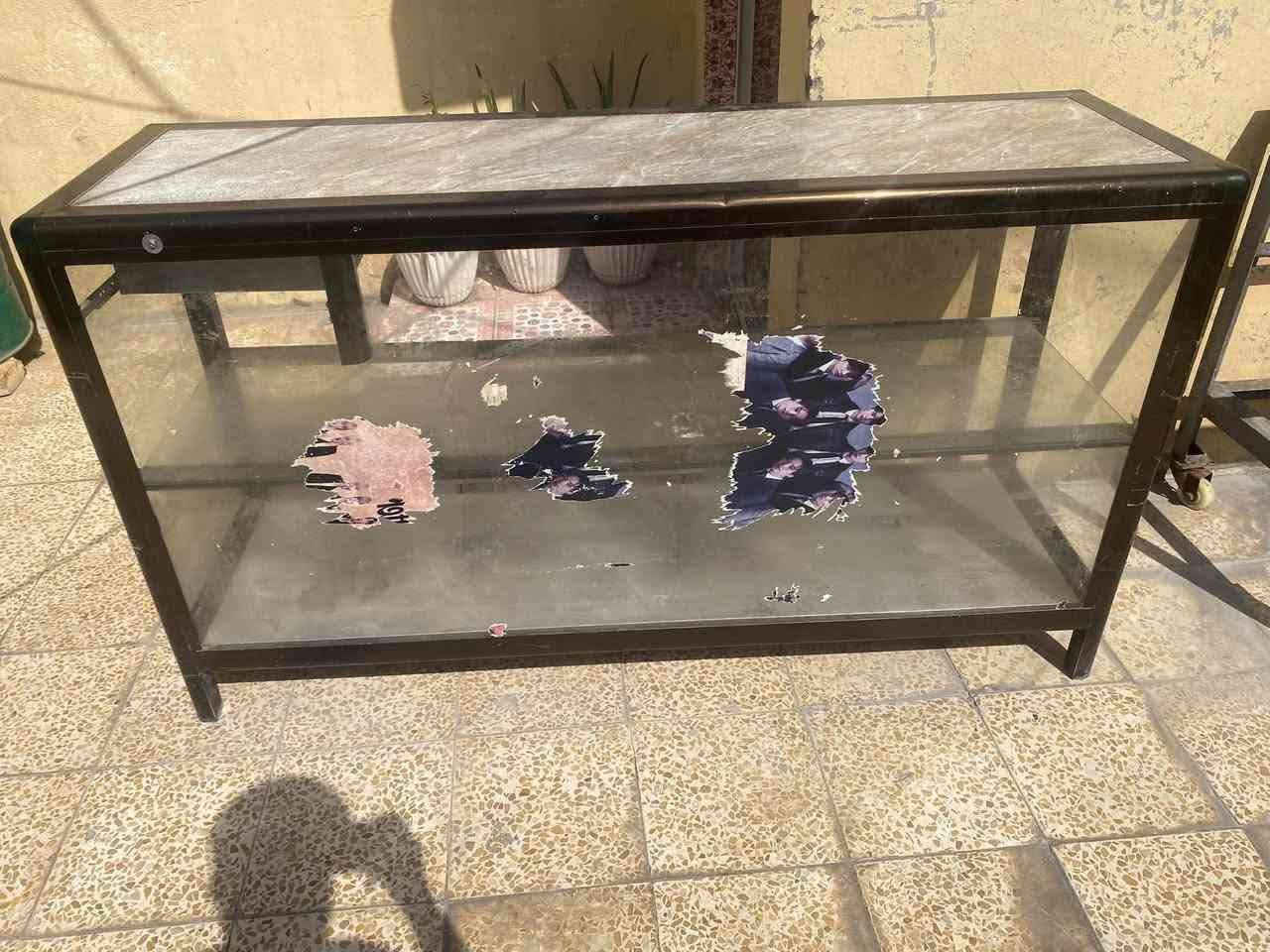 السلام عليكم 
#متاح باترينه مادري فاترينه طولها ١٢٥ عرضها ٤٥ ارتفاع ٧٥ مكاني بعقوبه التحرير مقابيل متوسطة غيداء كمبش ***********
