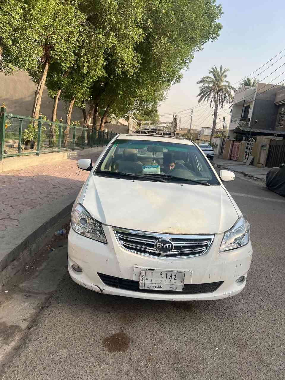 byd-G3 السيارة نظيفة مكينة محور كورلا نحلة 1.6 اوتوماتيك كهربائيات كلها شغالة فتحة بالسقف شغالة كشنات جلد داخلها نظيف
تخم تاير جديد وباتري جديد
بيها طخة جاملغ خلفي يسار وقليل 
خياس بابتين يمين
وتبريدها عاطل

مكانها بالدورة تحويل ثاني يوم
الشراي اتصال ***********
