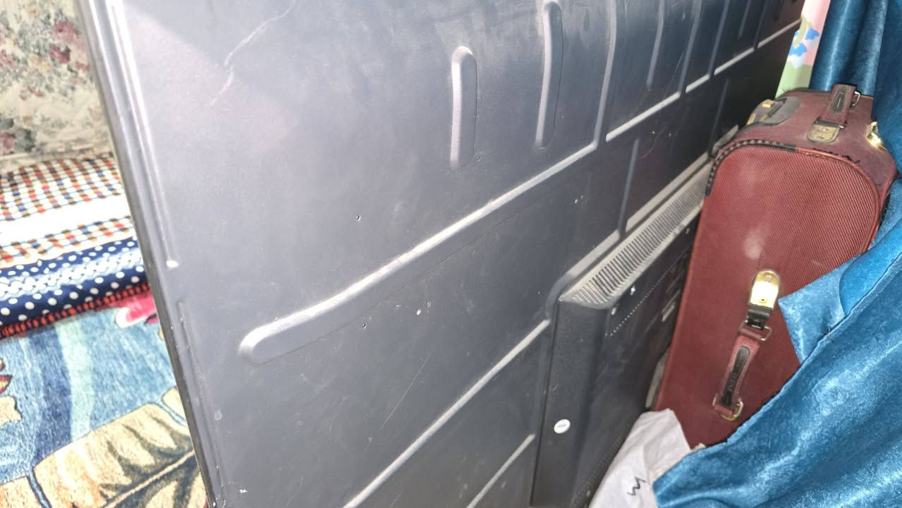 من رخصة الادمن عندي شاشة نوال حجم 65 كلشي يشتغل بيها صوت تحكم بلوتوث وكامل التحكم سمارت يشتغل بس وگعت واحترگ قسم من الشاشة للبيع الرقم : ***********
