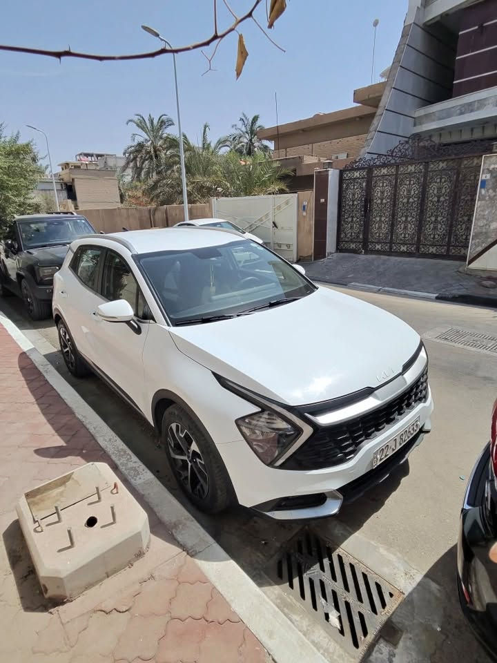 السلام عليكم
كيا سبورتاج 2024 خليجي اربيل 
للبيع كفاله عامه بدون حادث بدون صبغ بدون بارد 
السياره جديده بحالة الوكاله ماشي 17,500 كيلو 
نص مواصفات شاشه كامره تبريد خلفي حساس امامي خلفي تحكمات والمواصفات الاخرى المعروفه 
السعر 22,500 دولار وبيه مجال بسيط للاستفسار التواصل وتساب على الرقم 
***********
