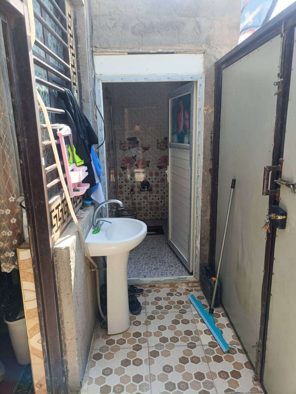 بيت البيع مساحه 100 متر مربع الوجه 9 ونزال 11 مطلوب 29ونص بشهر تسديد 176حي زهراء قرب مدارس صينيه طابق واحد عكاده خدمات كامله السعر خاص ***********

