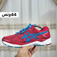 ازيكس • مقاسات ٣٩-٤٥ • بعضها حديث