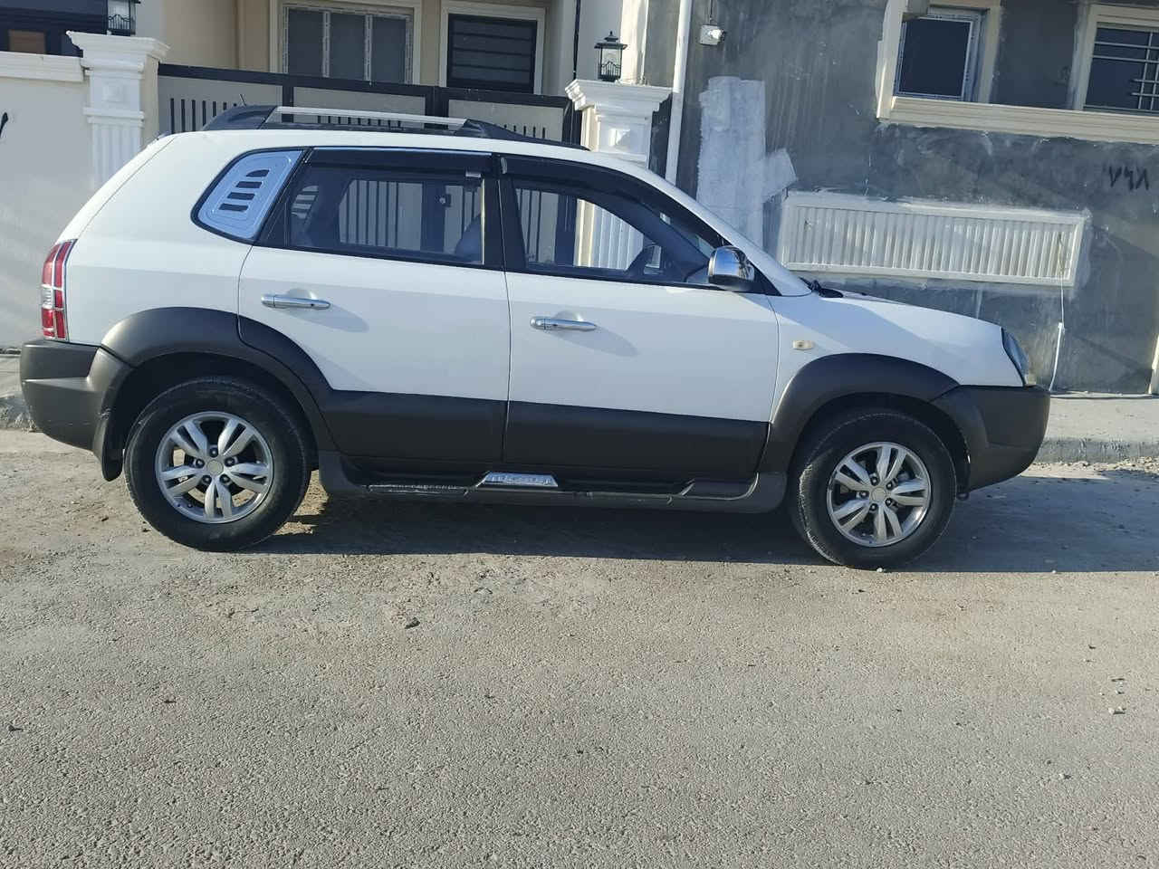 توسان 2009
خليجي محرك 2000 دوش

رقم بغداد الدولي بأسمي 

حساسات خلفيه 

كامرة خلفية 

هندبريك يد

تبريد شغال 

محرك كير كفاله 

صبغ جاملغ 

وبنيد مبدل بلادي فقط بدون دواخل 

السعر 105 وبيه مجال 

***********
