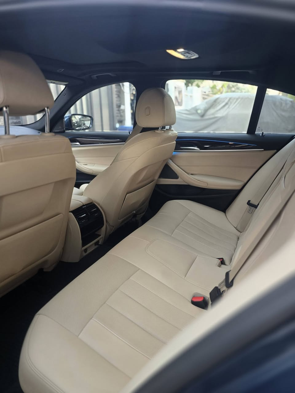 🚘 للبيع BMW 530e xDrive موديل 2023
السعر 34 الف 
ماشية فقط 75 ألف كم ✨
سيارة فخمة ورياضية واقتصادية، تجمع بين محرك بنزين تيربو ومحرك كهربائي (Plug-in Hybrid).
🔹 موديل 2023
🔹 BMW 530e xDrive
🔹 ماشية 75,000 كم
🔹 محرك 2.0 لتر تيربو + كهرباء
🔹 قوة إجمالية حوالي 288 حصان
🔹 دفع رباعي xDrive
🔹 جير أوتوماتيك 8 سرعات
🔹 شاشات رقمية
🔹 داخلية جلد لون فاتح
🔹 إضاءة داخلية
🔹 كاميرا وحساسات
🔹 أنوار LED
🔹 سيارة فخمة ومواصفات مميزة 🔥
📞 للاتصال والاستفسار: ***********
