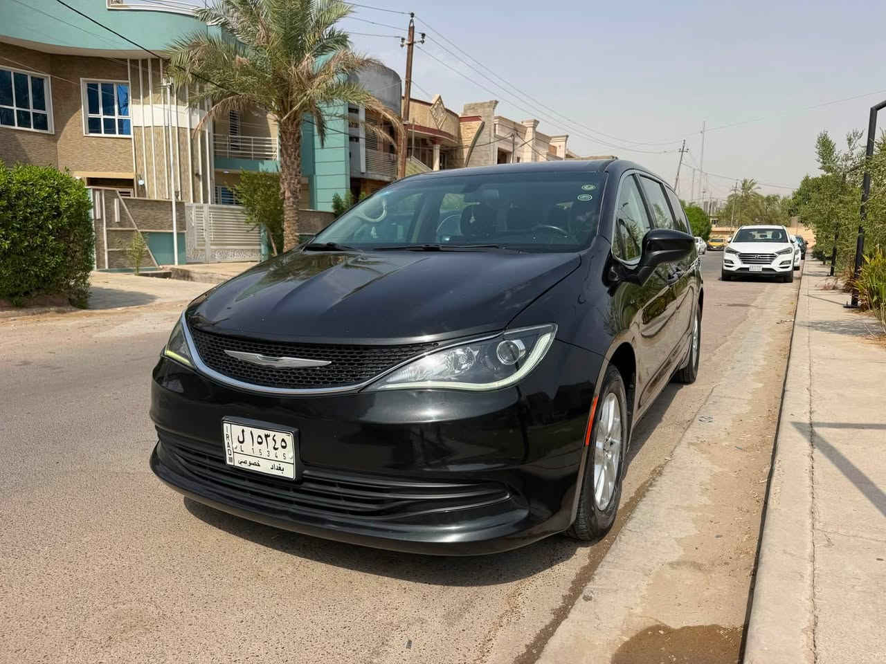 سلام عليكم
كرايسلر فيوجر موديل 22 رقم بغداد بأسمي
حادثه بنيد وجاملغ. بيه شكم قطعه من امريكا  صبغ ابيع احزام 
ماشيه 80mi
كشنات منفصل بلع
تشغيل عن بعد 
بيبان كهرباء والصندوك كل كهربائها شغاله
تدفئه كشن وستيرن 
كير محرك  كله جديد مكانها يرموك  ***********
165وبيه مجال بسيط

