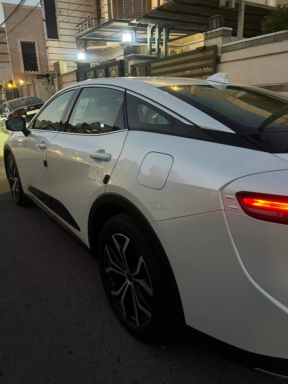 من رخصة الأدمن
مكاني بغداد 
​تويوتا كراون (Toyota Crown) موديل خليجي  2023 للبيع

​المواصفات والإستيراد: وكالة عبد اللطيف جميل (خليجي)

​الفئة: بريميوم (فول مواصفات)

​الرقم: بغداد (باسمي شخصياً)

​المشي: 42,000 كم حقيقي

​الحالة والكفالة: السيارة مكفولة كفالة عامة من البارد، التبديل، والصبغ (شرط الفحص)

​المواصفات التفصيلية (بريميوم):

​محرك 2500 cc هايبرد

​فتحة سقف

​5 كاميرات محيطية

​رادار محيطي متكامل مع نظام حماية وأمان

​زراق لايت (رشاشات غسيل المصابيح الأمامية)

​زراق ماء على الكاميرا الخلفية

​نظام المراية الذكية (البرورايز)

​دخول ذكي (بصمة على الأربع أبواب)

​نظام صوتي فاخر من JBL

​مقاعد جلد فاخرة مع خاصية التبريد

​شاشة عرض وسائط بحجم 12.3 إنش وشاشة عدادات رقمية 12.3 إنش

​دعم Apple CarPlay و Android Auto لاسلكياً وشاحن لاسلكي

​تحكم كهربائي كامل بالمراتب

​نظام تكييف أوتوماتيكي ثنائي المناطق مع فتحات خلفية

​إضاءة أمامية وخلفية Full LED

​تشغيل المحرك عن بُعد

​للاستفسار والتواصل: 
***********  علي
