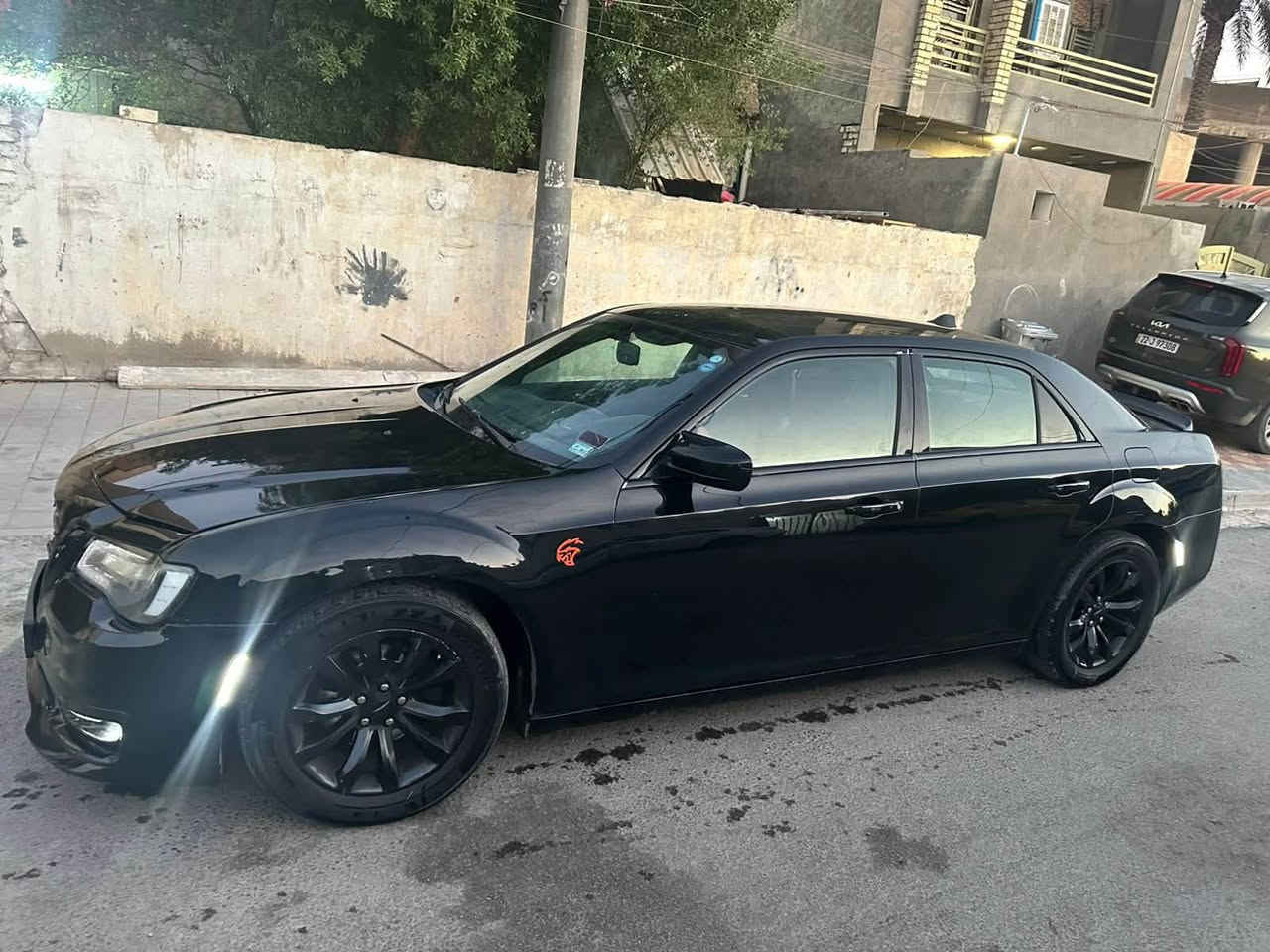 اوباما 2013.  300c
حادث فقط بنيد بدون دواخل يعني لا لغد ولا شاصي 
كير مكينه خير من الله ترايك وين متريد 
عليها كت srt  
منظومه تبريد جديده 
منظومه زنون 
وهواي مواصفات اتصل وتدلل 
مكان السياره بغداد رقمها اربيل 
السعر.       150 $.    وبيها مجال 

***********
