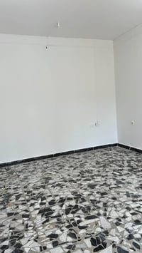 ٣٠٠م • ٢ غرف • حديقة