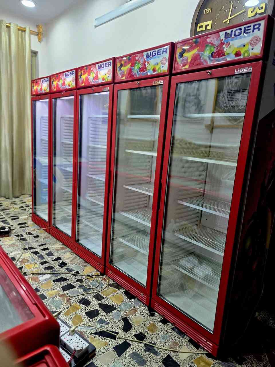 عارضات للبيع عدد 5 اخوات نفس الشكل نضافة 100/100 تبريد فول ماداخلات تصليح مكاني بغداد والشراي يتصل وبلخدمة***********

