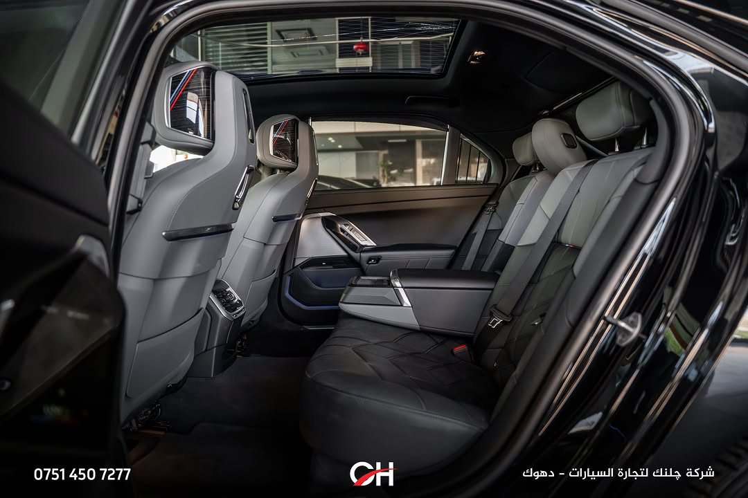 ⁨	BMW 740i

السنة: 2025
الممشى: 38,000 ميل
الحالة: USA Clean
التجهيز: Full Option
الموقع: دهوك

المحرك ونظام الدفع:

* محرك 6 سلندر خطي 3.0 لتر TwinPower Turbo
* القوة: 375 حصان
* العزم: 540 نيوتن متر
* ناقل حركة أوتوماتيك 8 سرعات
* نظام دفع RWD
* تسارع 0–100 كم/س: حوالي 5.0 ثوانٍ

المواصفات:

* فئة 740i Full Option
* BMW Curved Display
* شاشة خلفية BMW Theatre Screen
* نظام صوت harman/ kardon
* مقاعد جلد فاخرة
* مقاعد أمامية كهربائية مع ذاكرة
* تدفئة وتبريد المقاعد
* مساج للمقاعد
* فتحة سقف بانوراما
* أبواب Soft Close
* دخول وتشغيل ذكي
* إضاءة داخلية Ambient Lighting
* كاميرات 360°
* حساسات أمامية وخلفية
* Head-Up Display
* نظام قيادة شبه ذاتي
* أنظمة أمان ومساعدة السائق
* مصابيح LED
* جنوط ألمنيوم
* ناظور ليلي

📞 ***********
شركة جلنك وليد صبري – دهوك

#Chalank_cars_duhok⁩

نص مكتوب في الصور:
- *********** CH شركة چلنك لتجارة السيارات - دهوك
- *********** شركة چلنك لتجارة السيارات - دهوك