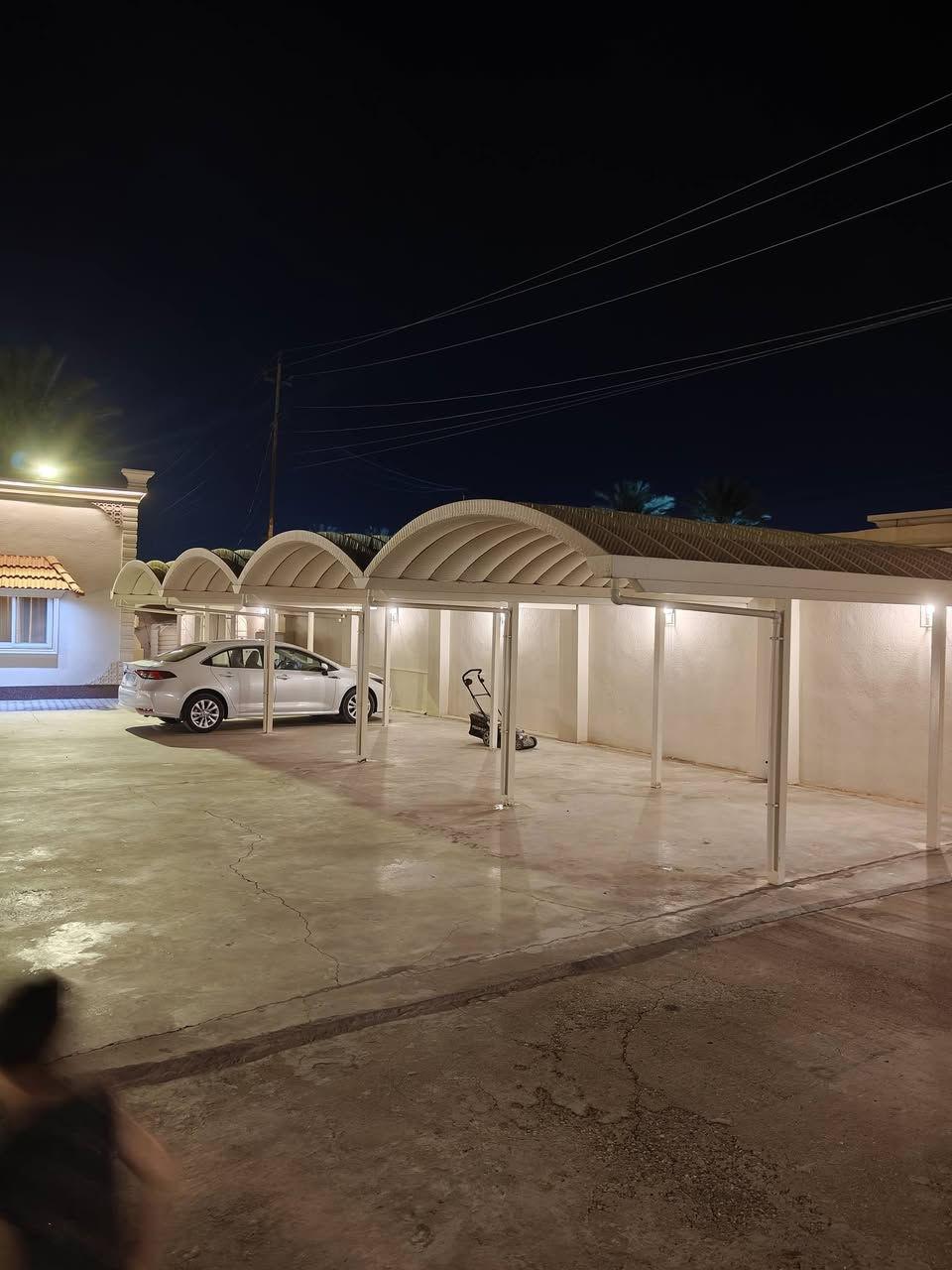 مزرعة المضيف الموقع بغداد جسر ديالى تبعد 15دقيقه عن وسط بغداد توجد قاعه اعراس كبيرة و مسبح كبير سيتم سوت متكامل (دي جي ) . بليارد و منضده أجواء جميلة قرب شط ديالى *********** سعر خاص
