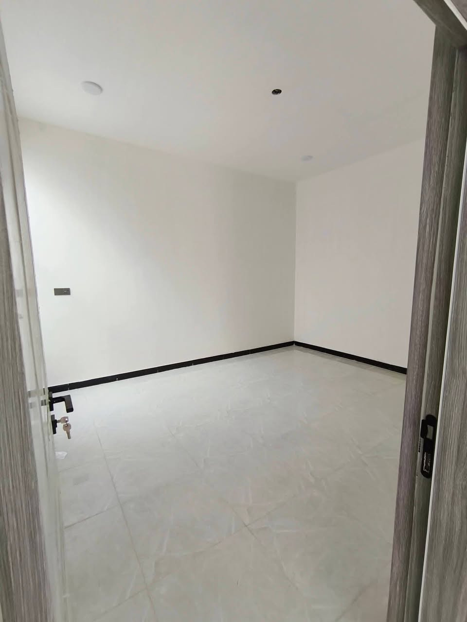[[بسم الله الرحمن الرحيم]]
🏡     🏘      🏚 

#يوجد_مشتمل_للبيع 

#العنوان  الفلوجة 

#المنطقة حي الشهداء // مقاطعة 19 الف خلف مجمع البرديني

 

✅المساحة : 125م

⬆️ الوجة : 6 وربع م

🏞️النزال : 20م

 

مكون من

غرفة 1

استقبال 

صالة 

مناور 2

مطبخ

صحيات

الارضية سيراميك

الجدران سيراميك 

                       #بناء 🧱 : طابوك

      

       #شارع 🏞️⬆️⬆️ : 10م

  #السعر_محدد_من_قبل_البائع 

        

    ⚖️⚖️   نوع الملك : طابو صرف تحويل مباشر 🏙 وبي إجازة بناء 

        #السعر 💰💸: ٨٣ مليون وبي مجال

__________________________________

__________________________________

#ملاحظة//📋📑 اذا لديك عقار تريد تعرضة للبيع او تريد تشتري عقار قم بمراسلة الصفحة او اتصال على لارقام الموجودة+ واتساب

            

         #للأتصال_او_واتساب 📞  ***********

         #للأتصال_كورك.   📞.      ‏‪***********

#بيع_وشراء_الدور_السكنية_والزراعية_العقارات_في_مدينة_الفلوجة #مكتب_دارالايمان _للعقار_بيع_وشراء_العقارات_بسعر_مناسب

@#عقارات_الانبار_الفلوجة
