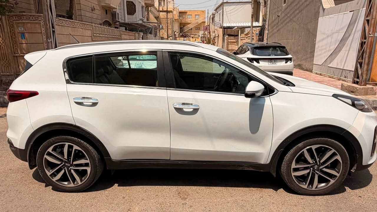 سبورتج 2019 خليجة ماشية 80.500
3 وضعيات قيادة 
3حساسات امامي خلفي
مري شفط 
سيارة بيها بابين سمكرة واحد مصبوغ كله وثاني ربع صبغ صفحة الراكب 
وخشم الجاملغ الامامي صفحة سايق تعديل مثل ماموضح بالصورة سيارة نظيفة ومرتبة ورقمها بصرة جديد تحويل ثاني يوم سعرها 182 ورقة وبيها مجال للشراي 
الاستفسار ***********
