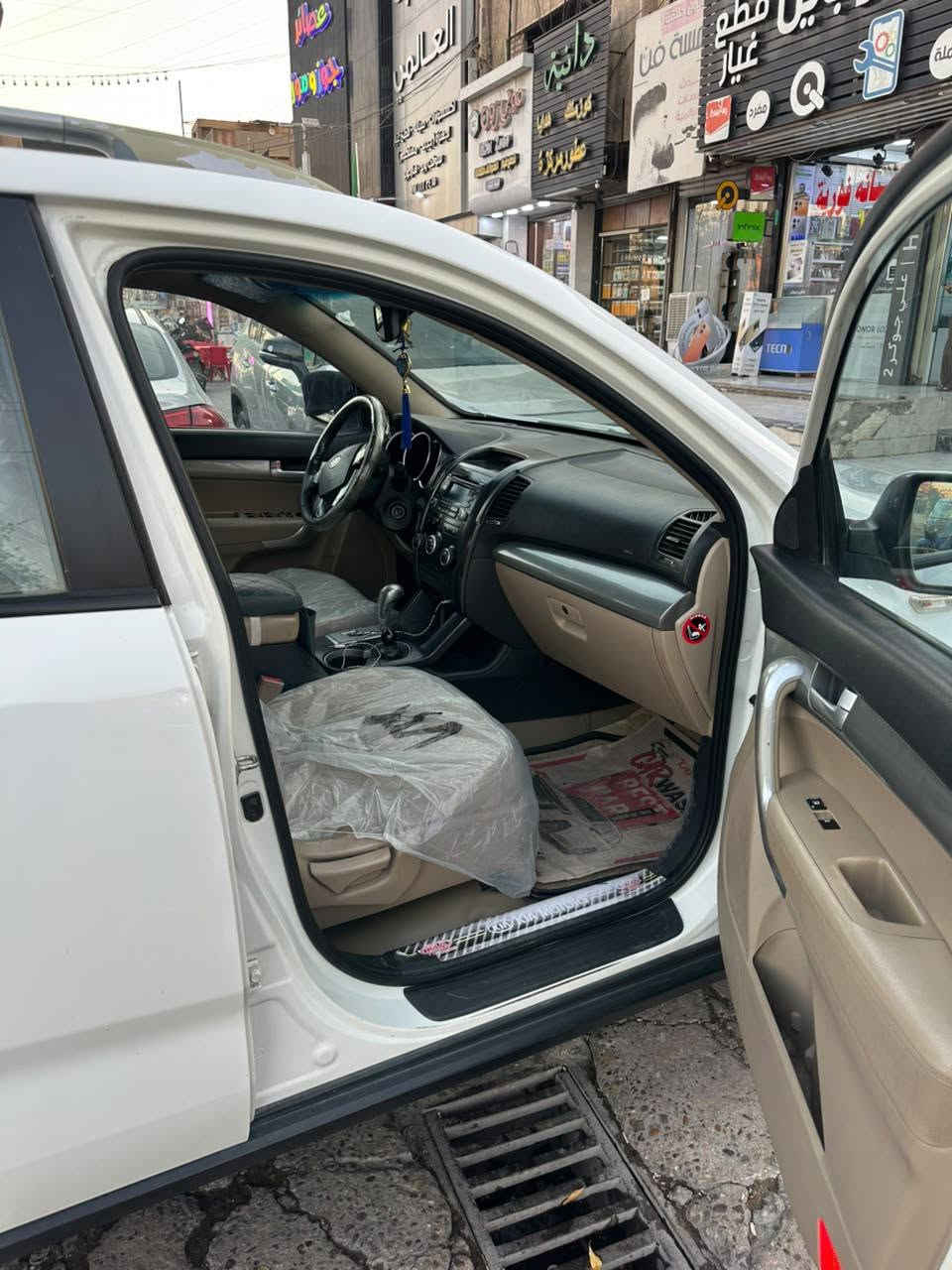 سورنتو خليجي موديل 2012
محرك 2400
ماشيه 158
بيها شبر بارد جاملغ صفحت السايق 
بكاني بغداد جميله
140
***********
