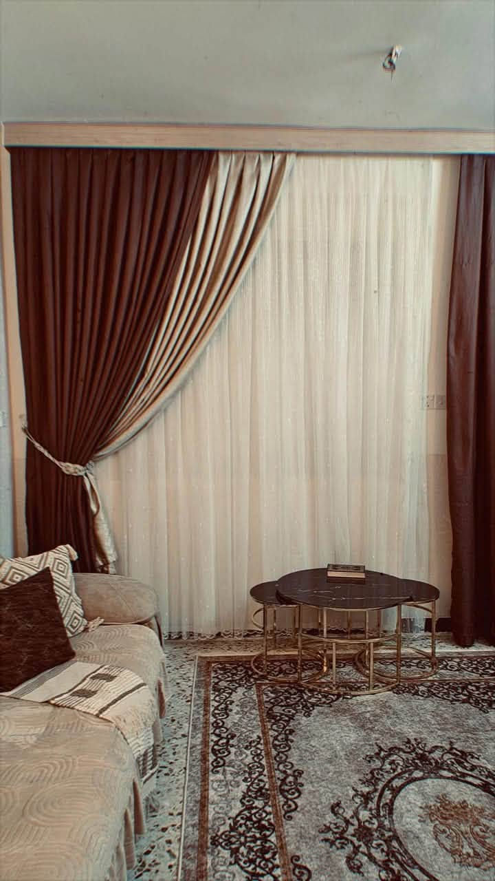 سلام عليكم 
دار للبيع في السريدات المربع الاول وجه المنطقه
مساحه ٩٠ متر مربع
وجه ٨ ونزال ١١
يحتوي على 
استقبال
مطبخ وصاله
صحيات حمام وتواليت معزول
غرفة نوم ومنور
الطابق الاول يحتوي على
غرفتين وصاله وصحيات
بيتونه وسطح 
ماء كهرباء مجاري وتبليط وانترنت ضوئي 
قريب جدا عالشارع العام 
السعر خاص 
***********
واتساب او ماسنجر
