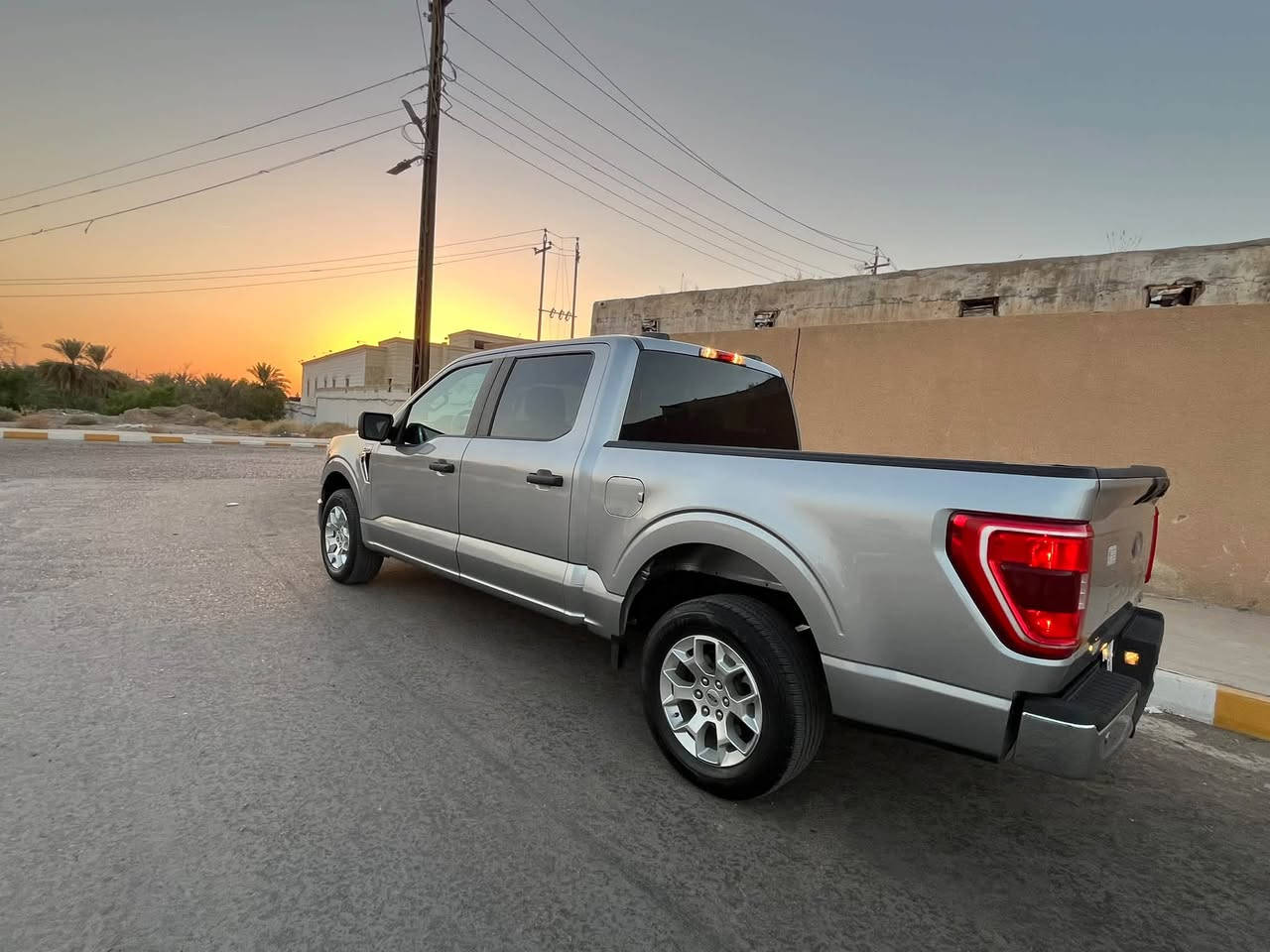 للبيع او المراوس حسب القناعة
فورد F150 XLT
السعر 260 وبيها مجال 
موديل 2022
محرك 6 سلندر 3500 تيربو 
ماشيه 14 الف  
 رقم بغداد دولي 
بدون صبغ فقط بارد بلجاملغ 
باب طويل بدي قصير المرغوب 
 ارباك ستيرن وبرده 
عدة جك سبير كله كامل 
-مكان السياره سامراء 
-الاتصال على الرقم ‭ ‭ ‭***********‬
