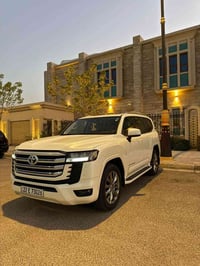 لاندكروزر GXR • وارد SAS • ٩٣٨٤٩ كم