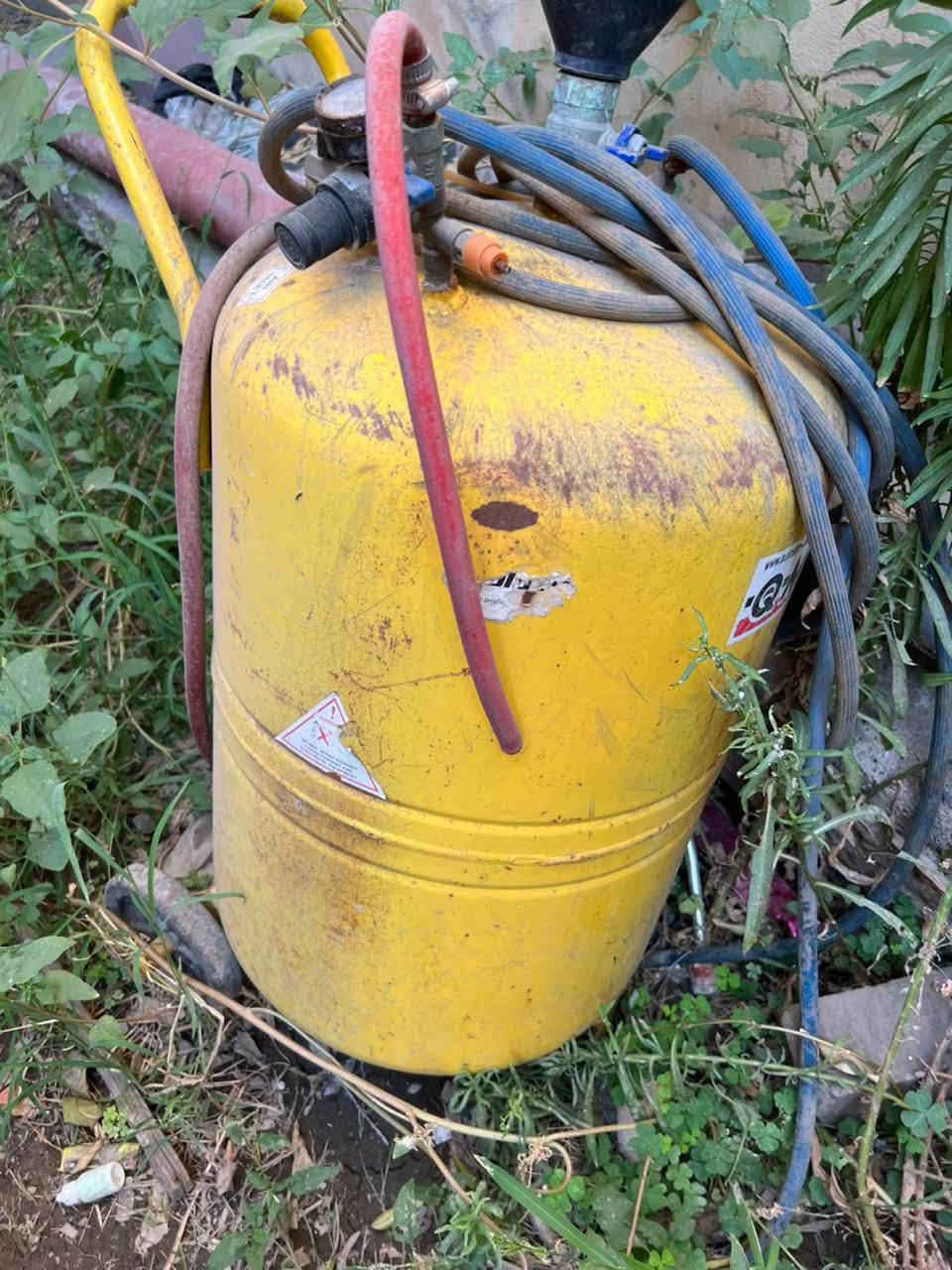 أغراض غسل للبيع بحالة ممتازة:
• مولدة 10 KV
• 45 أمبير
• كمبريسر هواء
• بطل مال زاهي
• مكنسة كهربائية

جميعها شغالة وبحالة شرط.
للاستفسار: ***********

