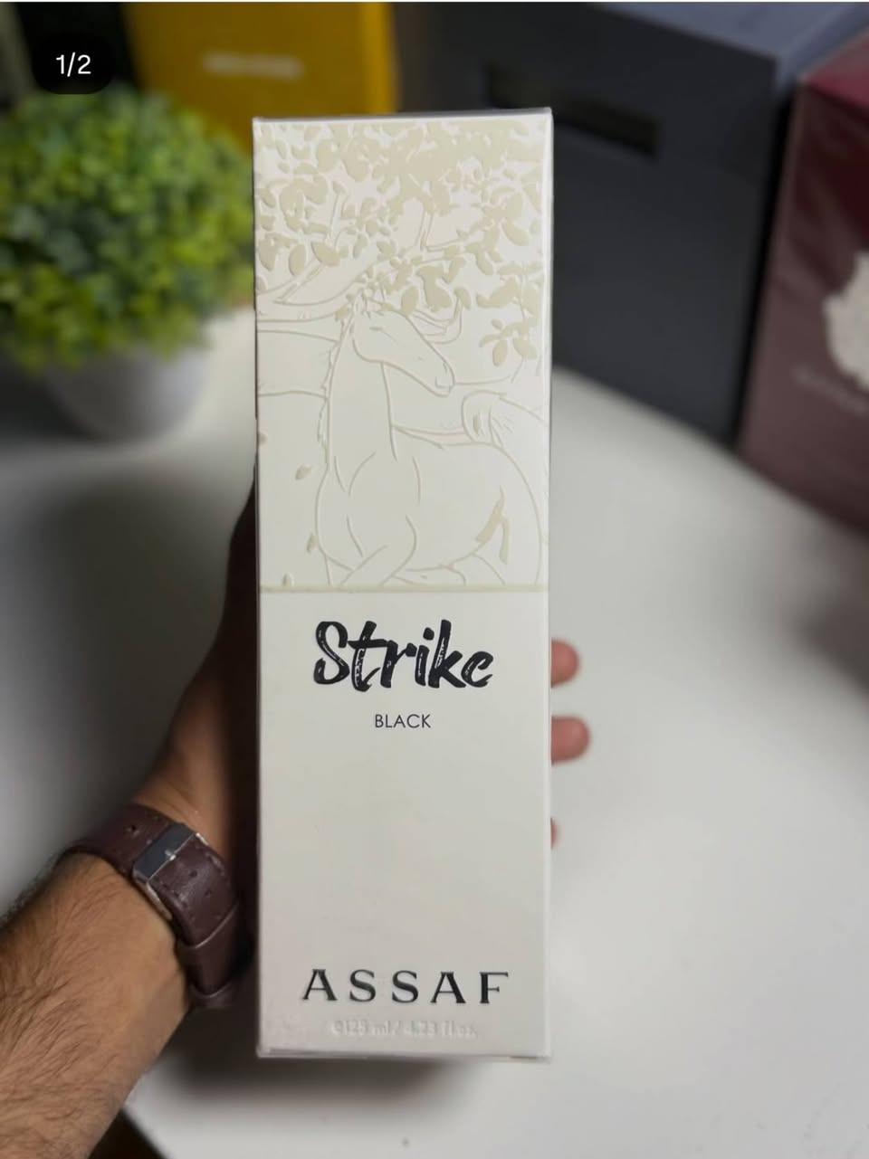 السلام عليكم 
جان عندي بيج عطور و ما توفقت بي بقن عندي عطور جديدة الي يريد يشتريهن احسبهن جوه الجملة الي يريد يراسلني ***********

نص مكتوب في الصور:
- 1/2
- 1/3