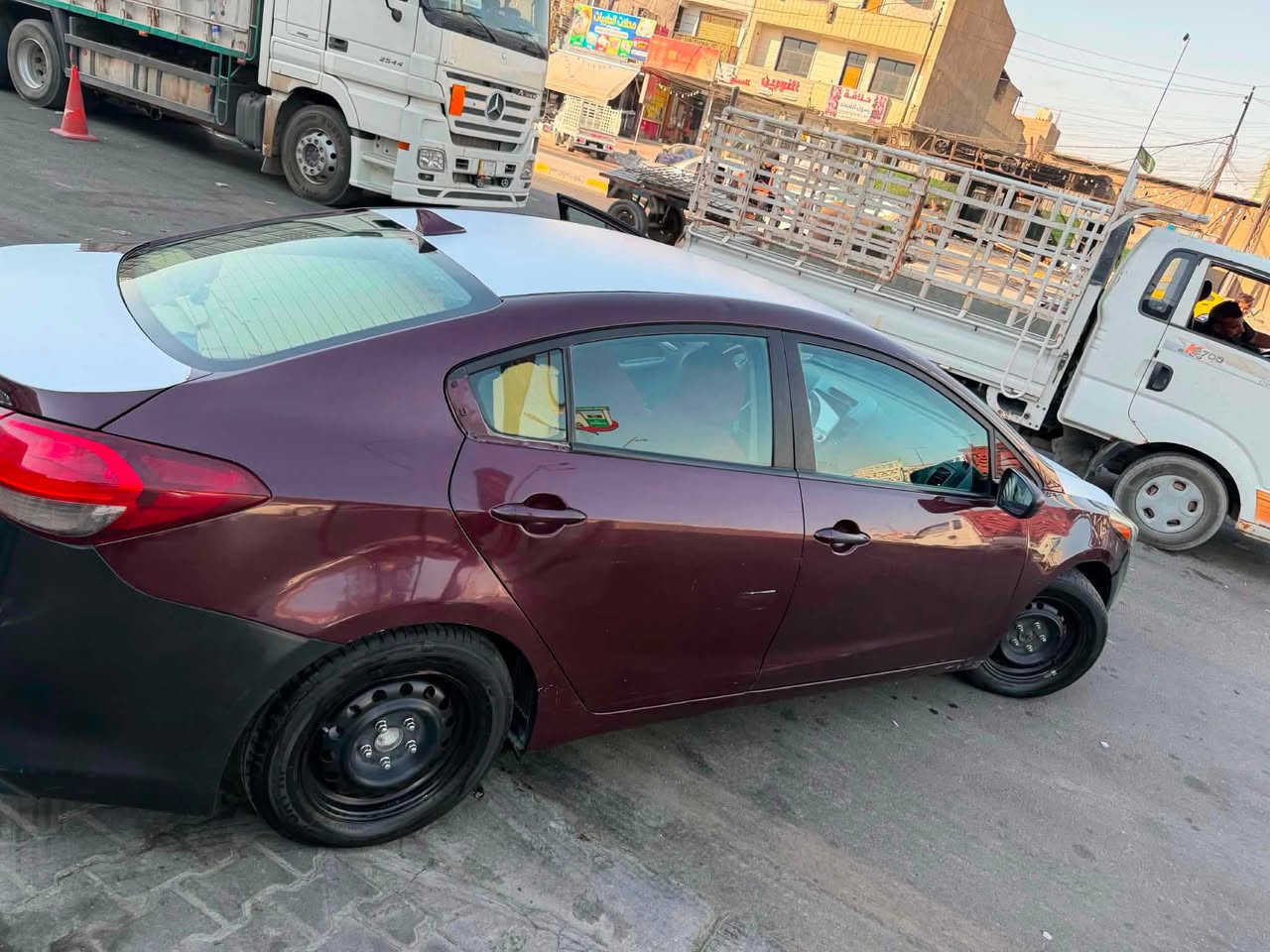 تحيه طيبه شباب كيا فورتي 2018
حادثها قطعتين من امريكا وباب توحيد لون 
ماشيه 68 الف حقيقي شرط لفحص محرك كير برغي ممفتوح ترايك وين ميعجبل  منظومه تبريد جديده شاشه كامره خير من الله لسياره حداديه جديده لايت عدسه كلفني 450 الف ليزريه بيها كم ملاحظه بلگشر ابيع هلموجود 
سعرها 100 وبيها مجال للشراي رقمي ‭***********‬
