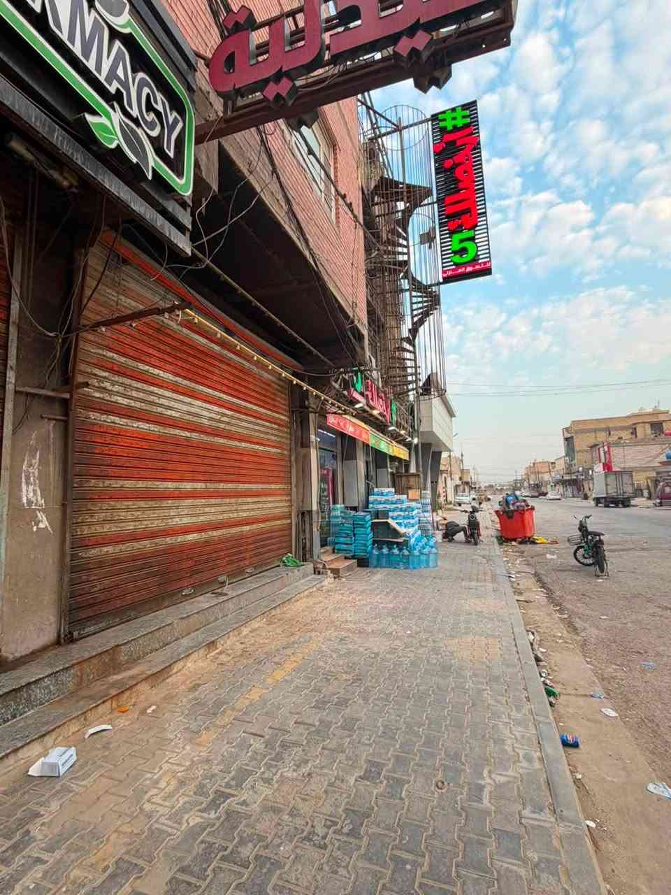 السلام عليكم محل للايجار في حي الوفاء شارع عشرين قرب ارخصلك 5 عرض محل 7امتار طول محل 7امتار 
للاستفسار ‭***********‬
