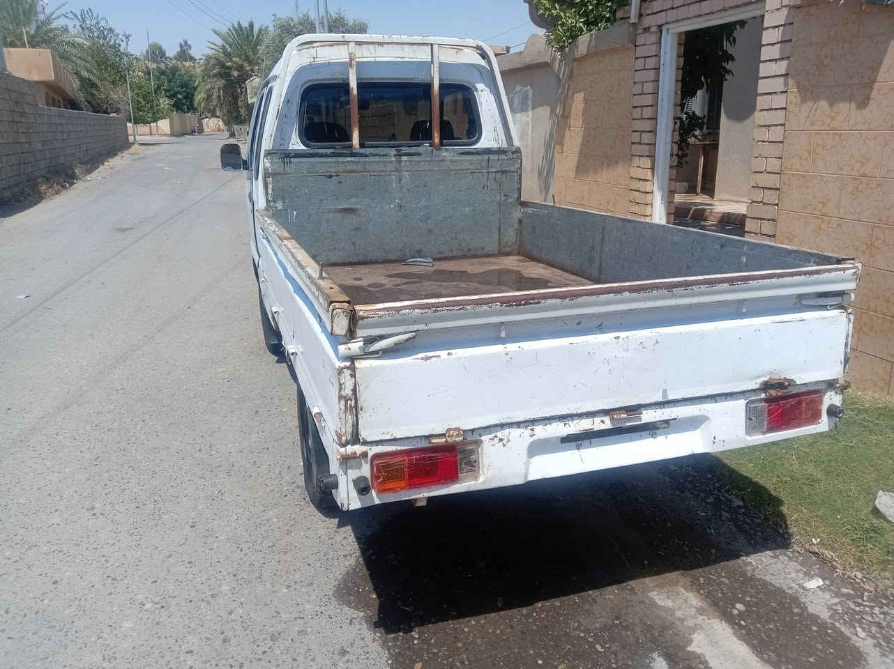 كيه فاوللبيع قماره وربع محرك نضيف كير صدر نضيف داخلها أوراق كامله نضيف يعوزها تكحيل شرط خياسات مابيها السعر١٣وبيها مجال المكان اشركاط الجميله الاتصال ***********
