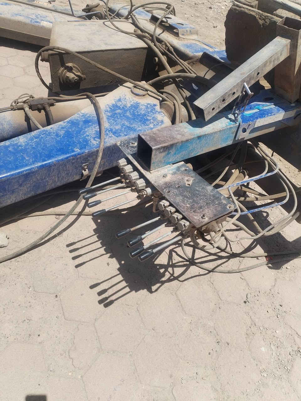 سلام عليكم كرين كسر ٣ سلايتات كرين جهاز نضيف بس متروك 8 طن مكانه بلعماره للاستفسار ***********

